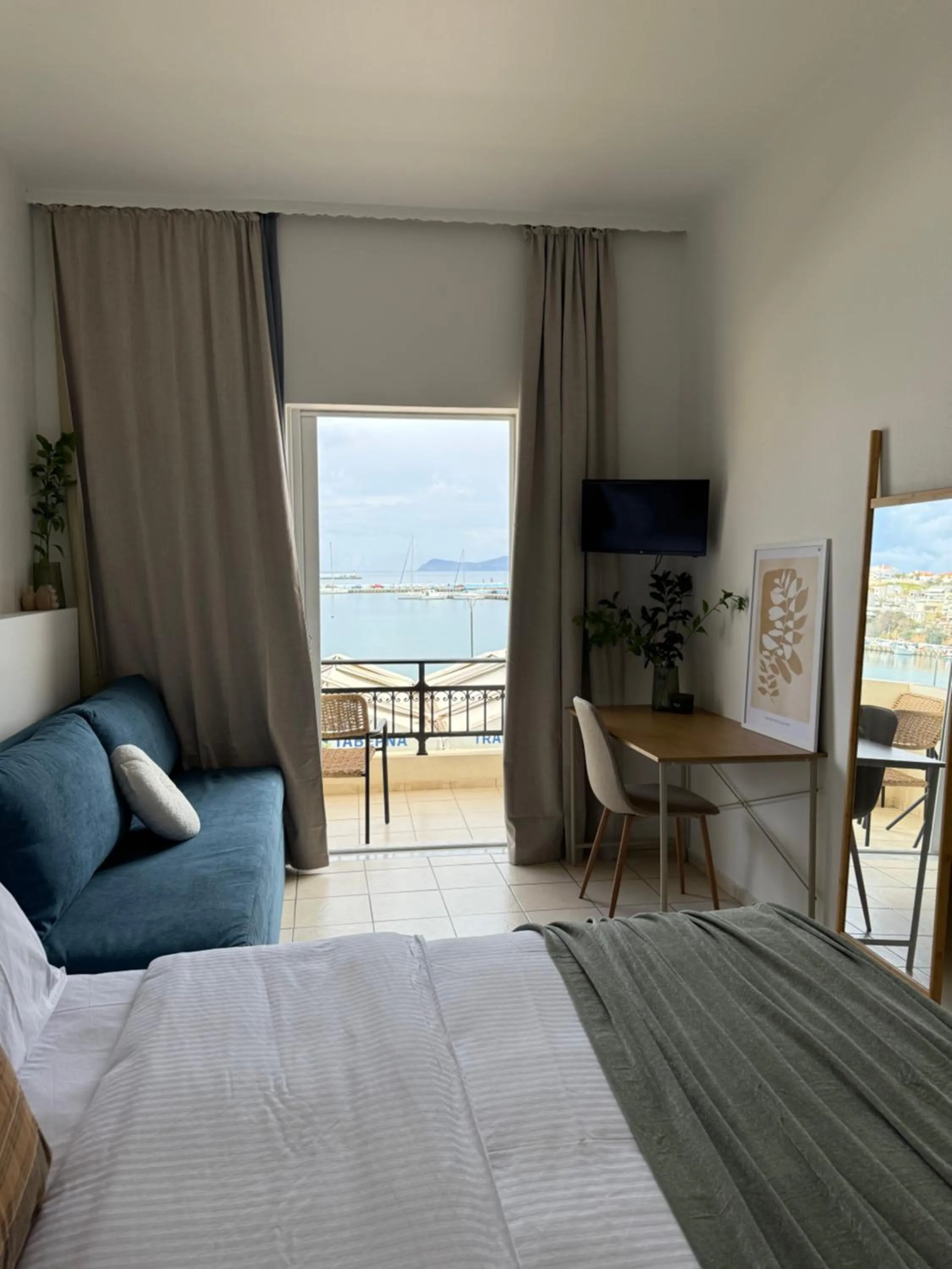 Bed in Flisvos