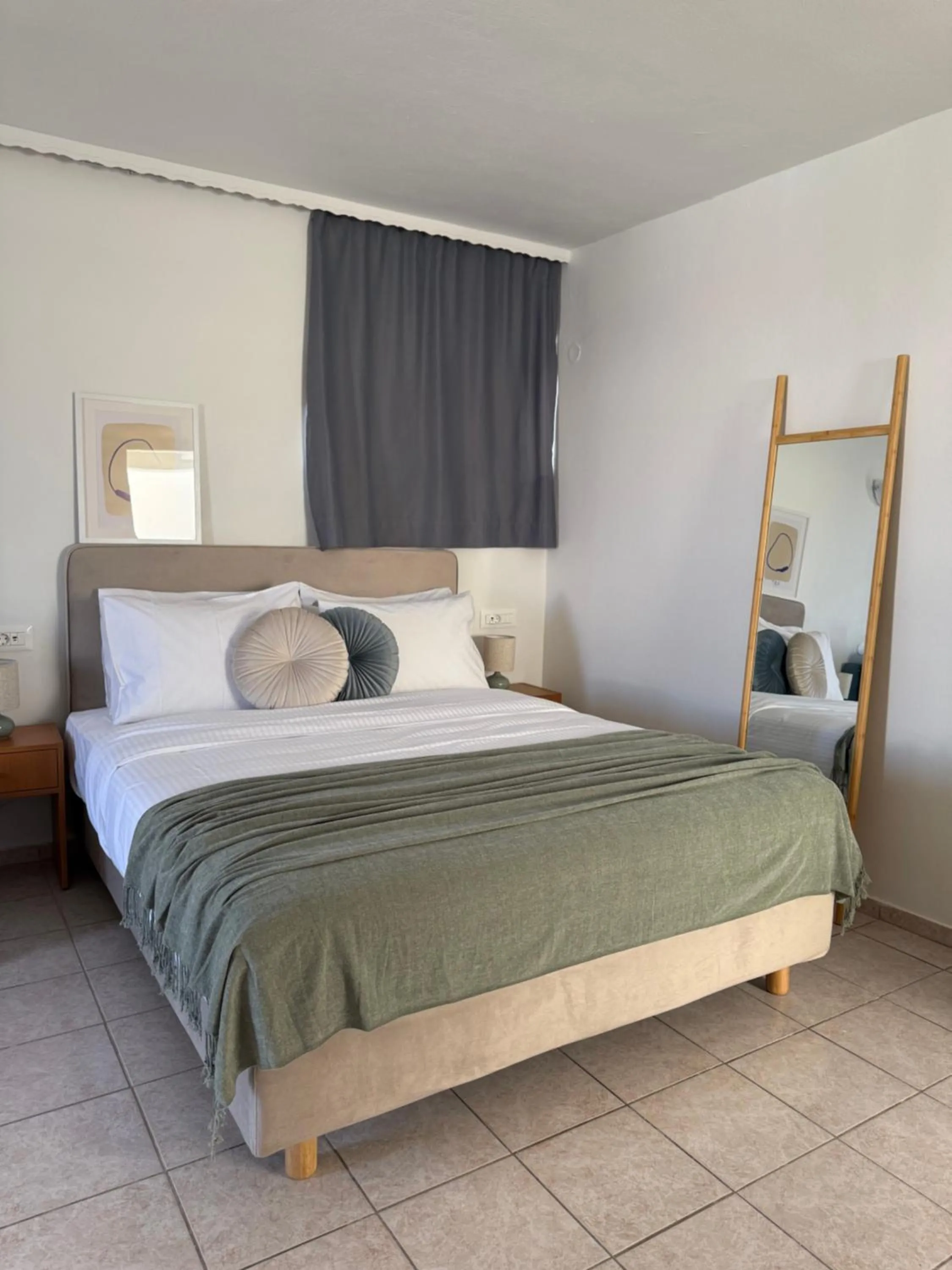 Bed in Flisvos