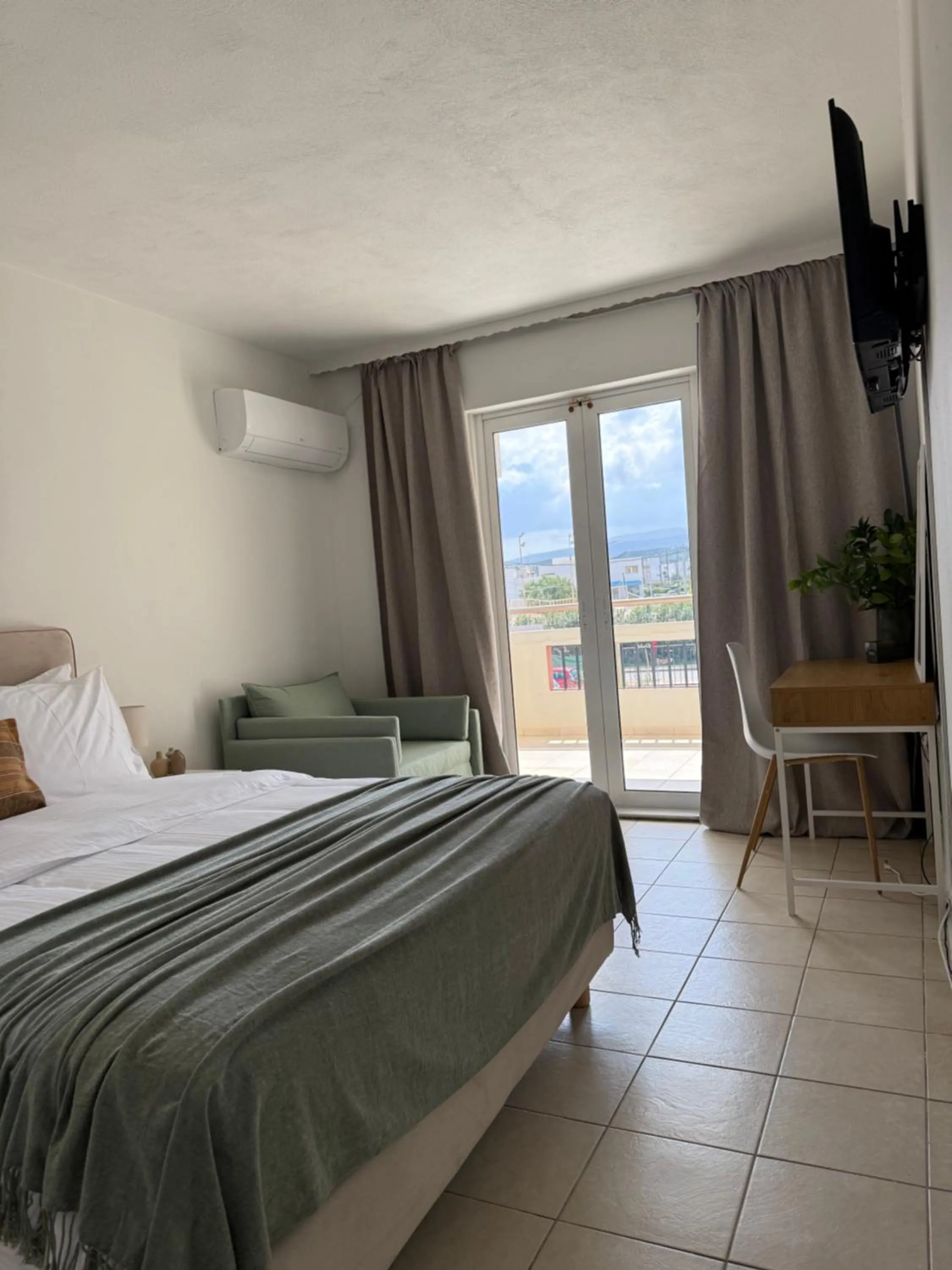 Bed in Flisvos