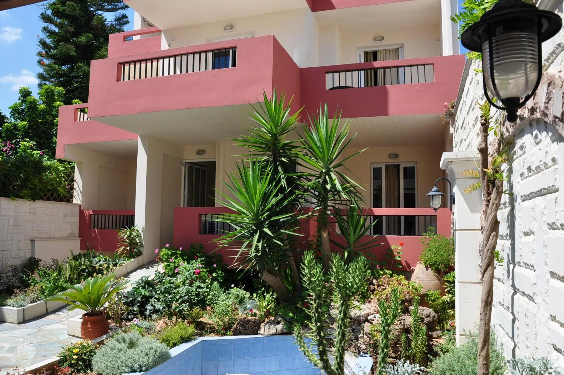 Property building in Flisvos