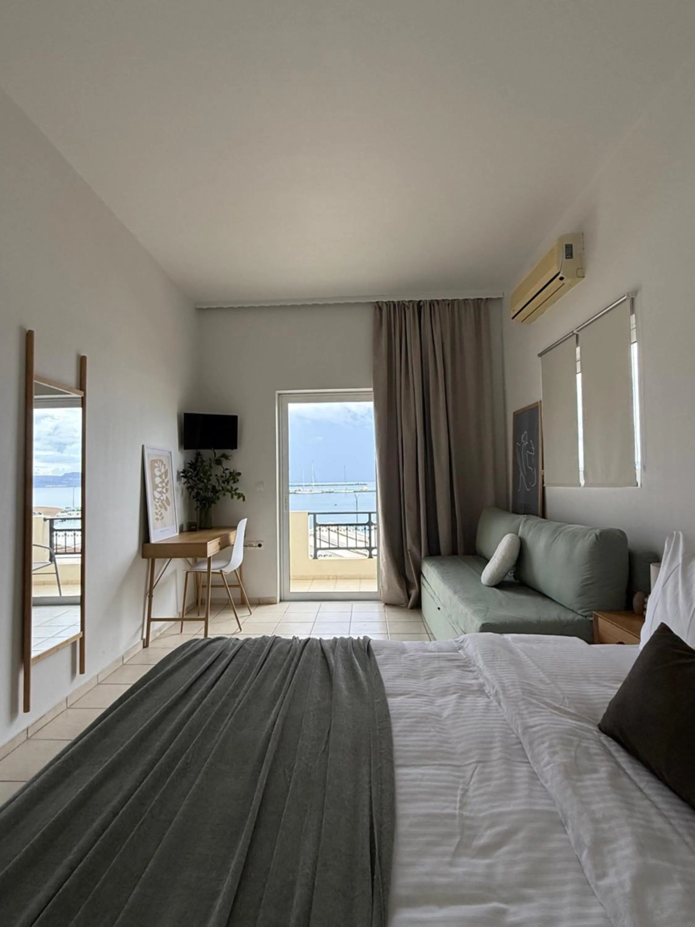 Bed in Flisvos