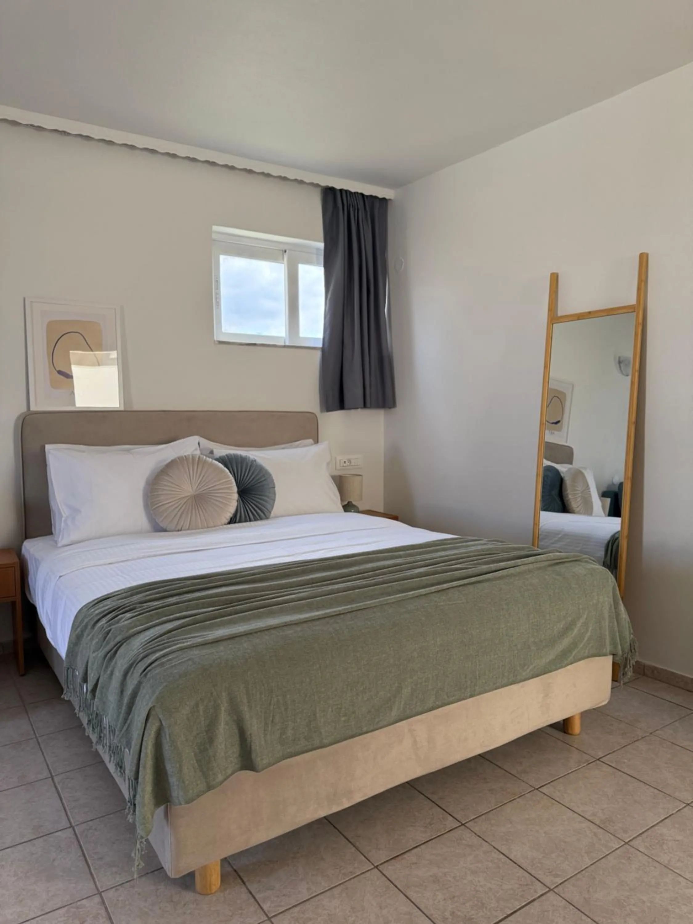 Bed in Flisvos