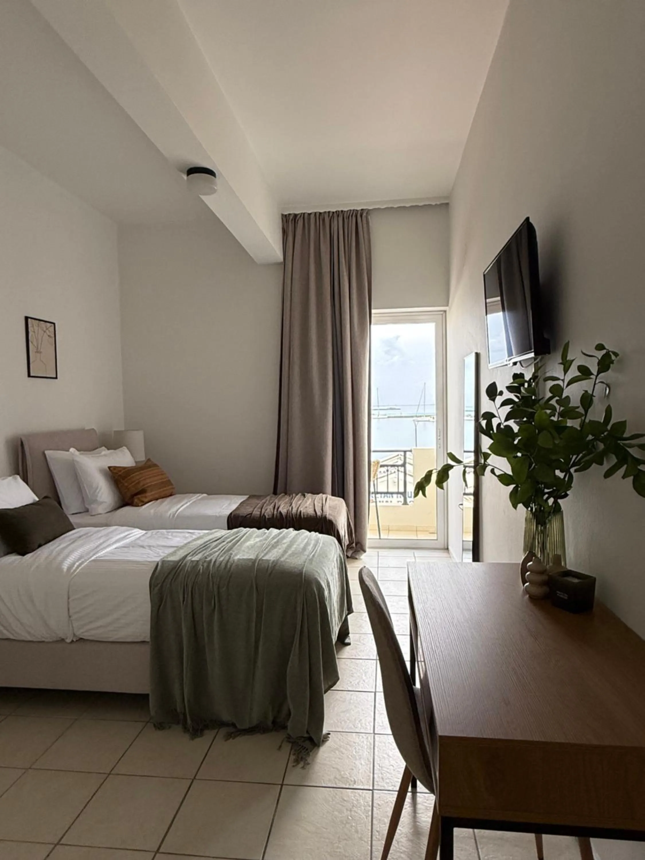 Bed in Flisvos