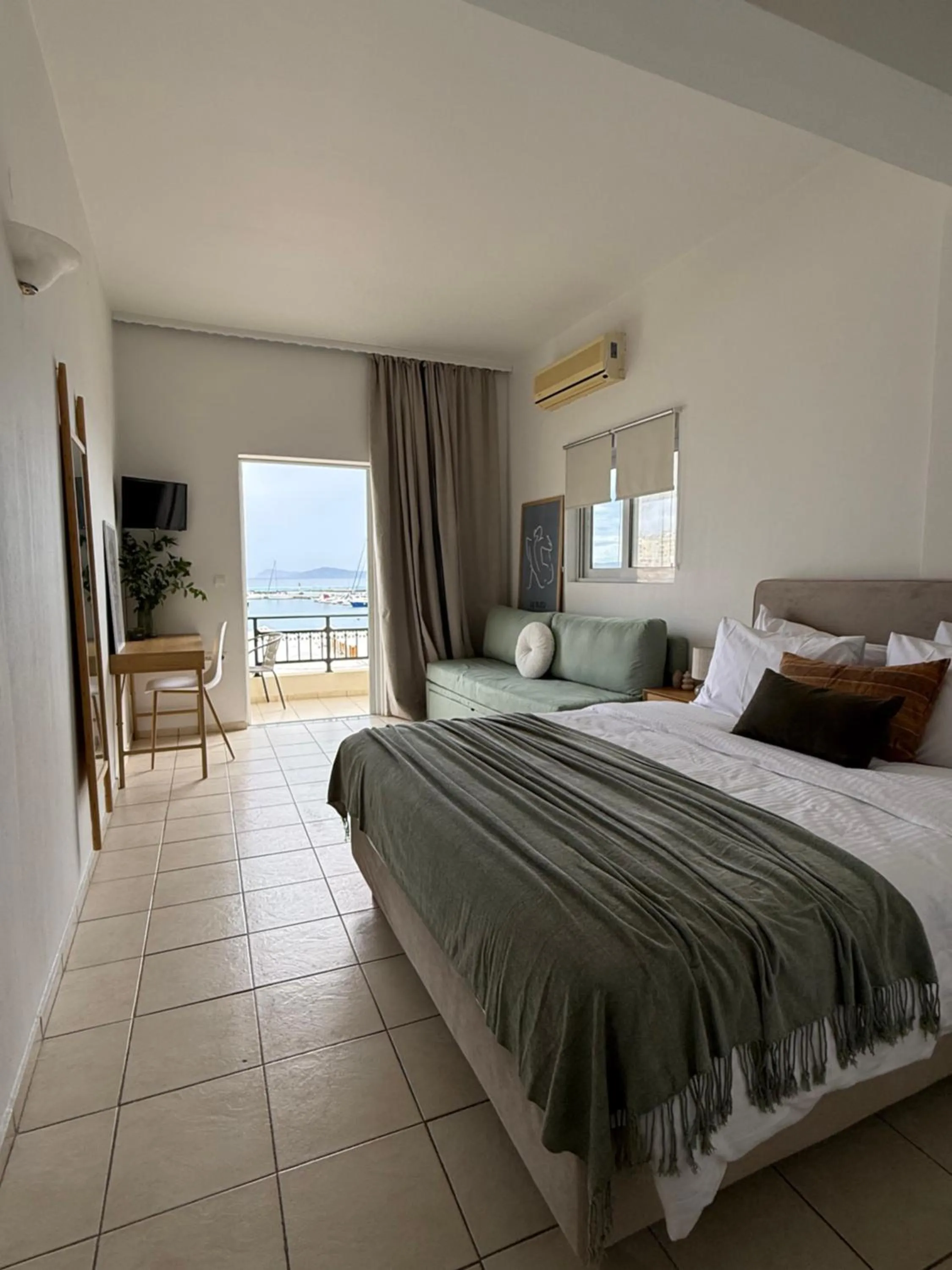 Bed in Flisvos