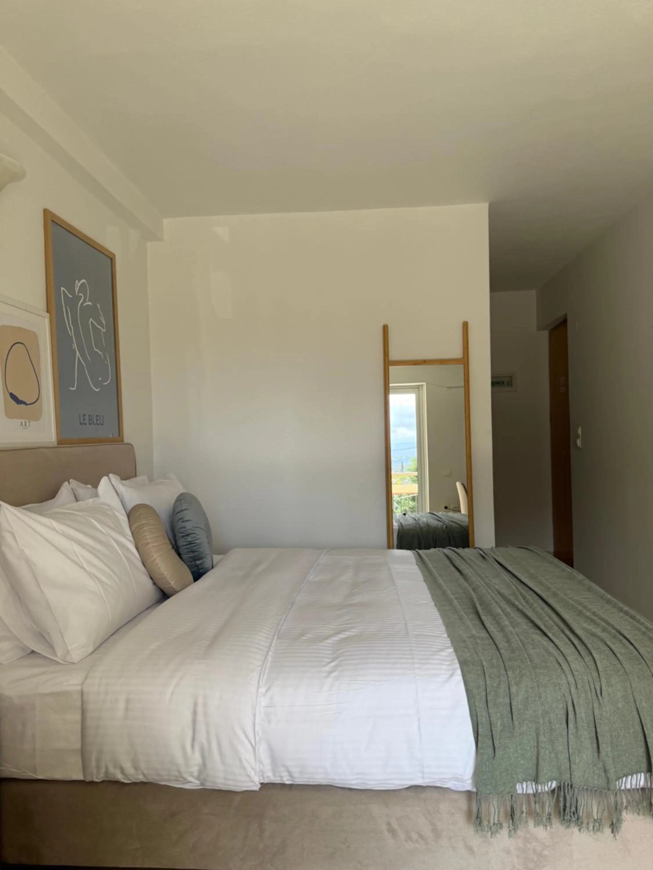 Bed in Flisvos