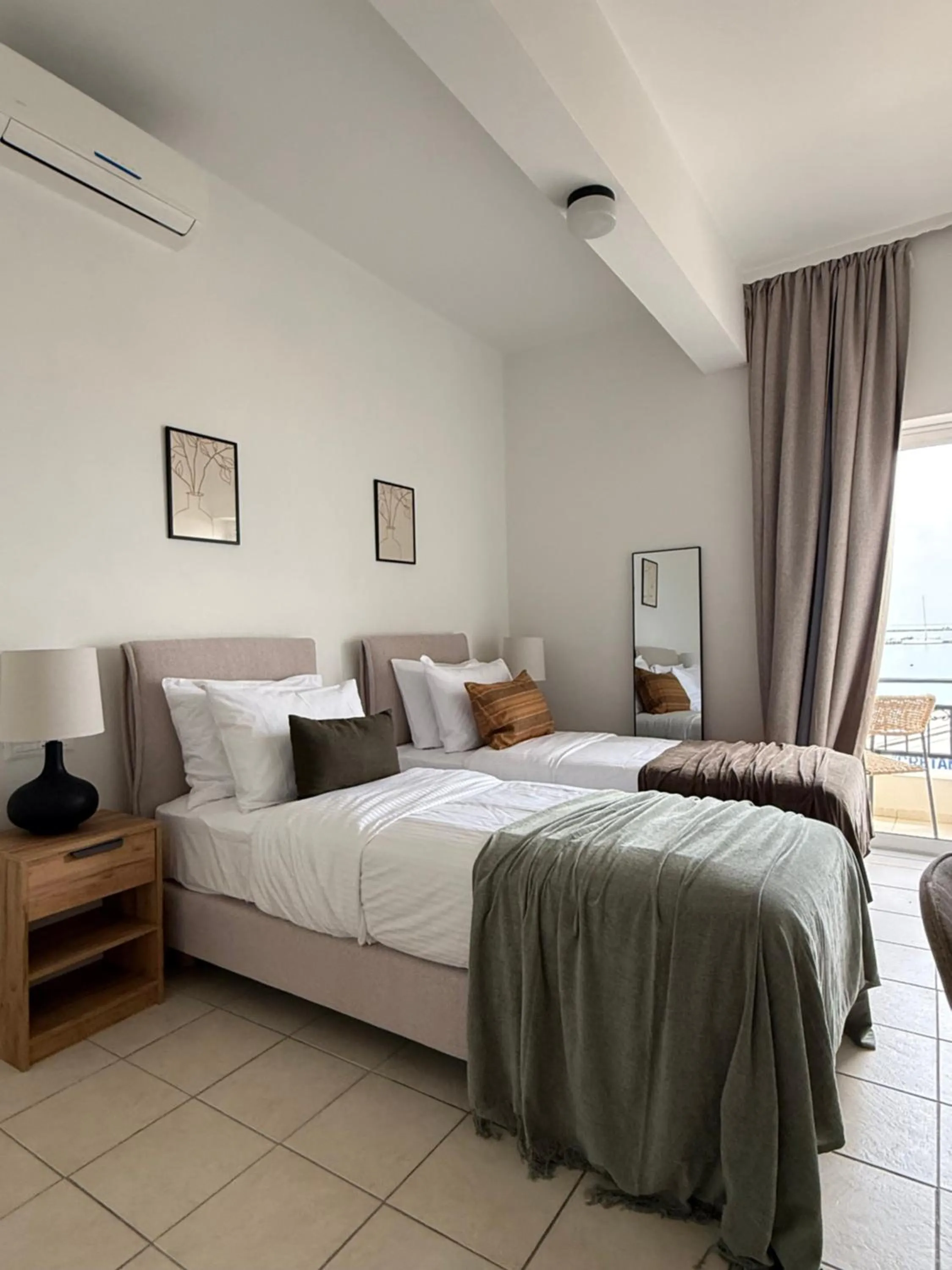 Bed in Flisvos