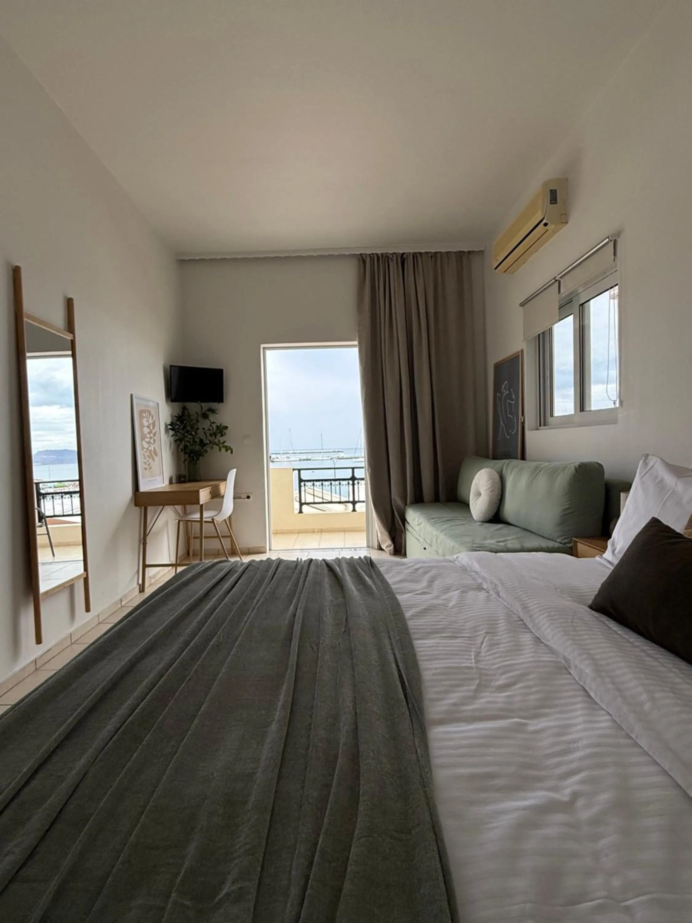 Bed in Flisvos
