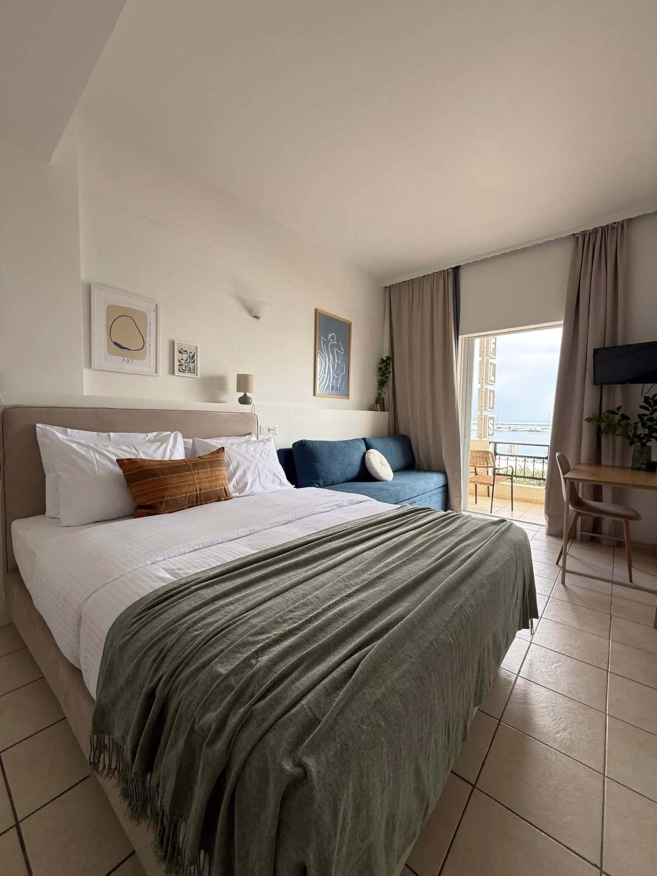 Bed in Flisvos