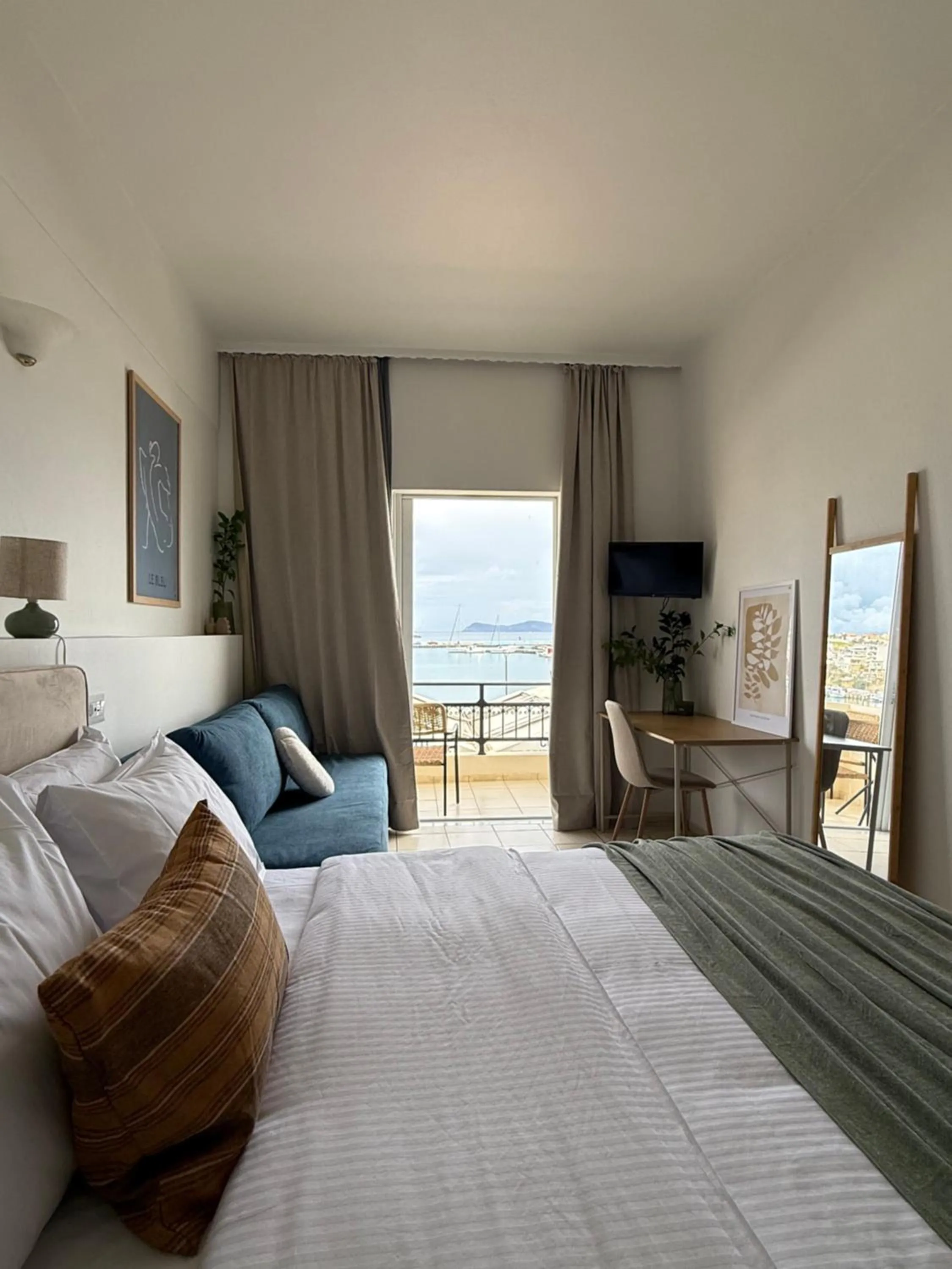 Bed in Flisvos