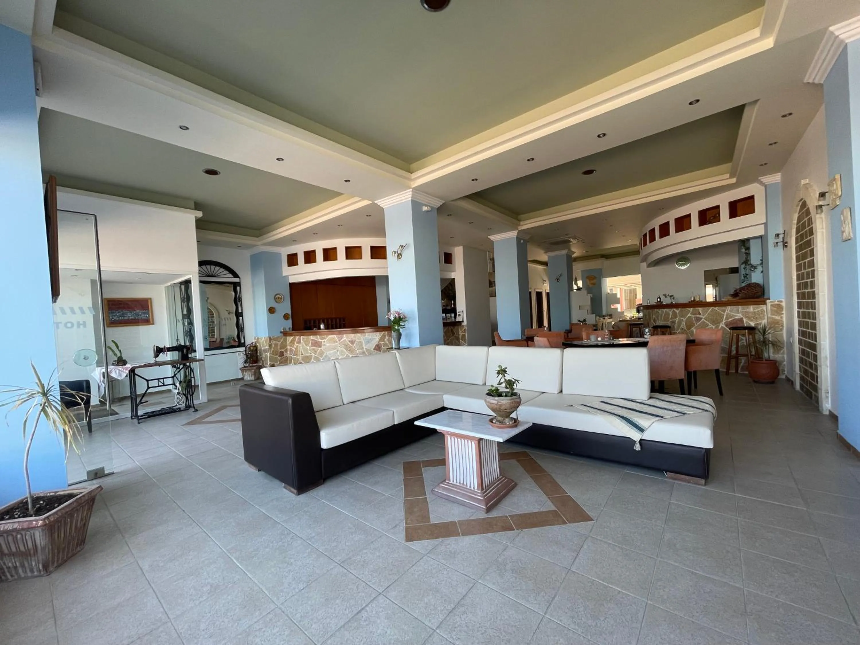 Property building in Flisvos