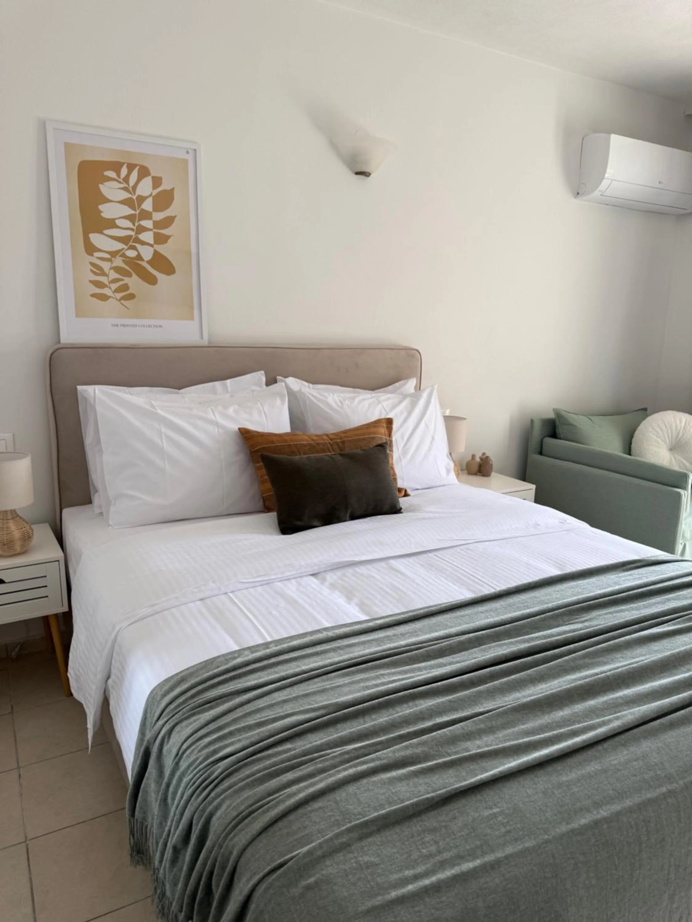 Bed in Flisvos