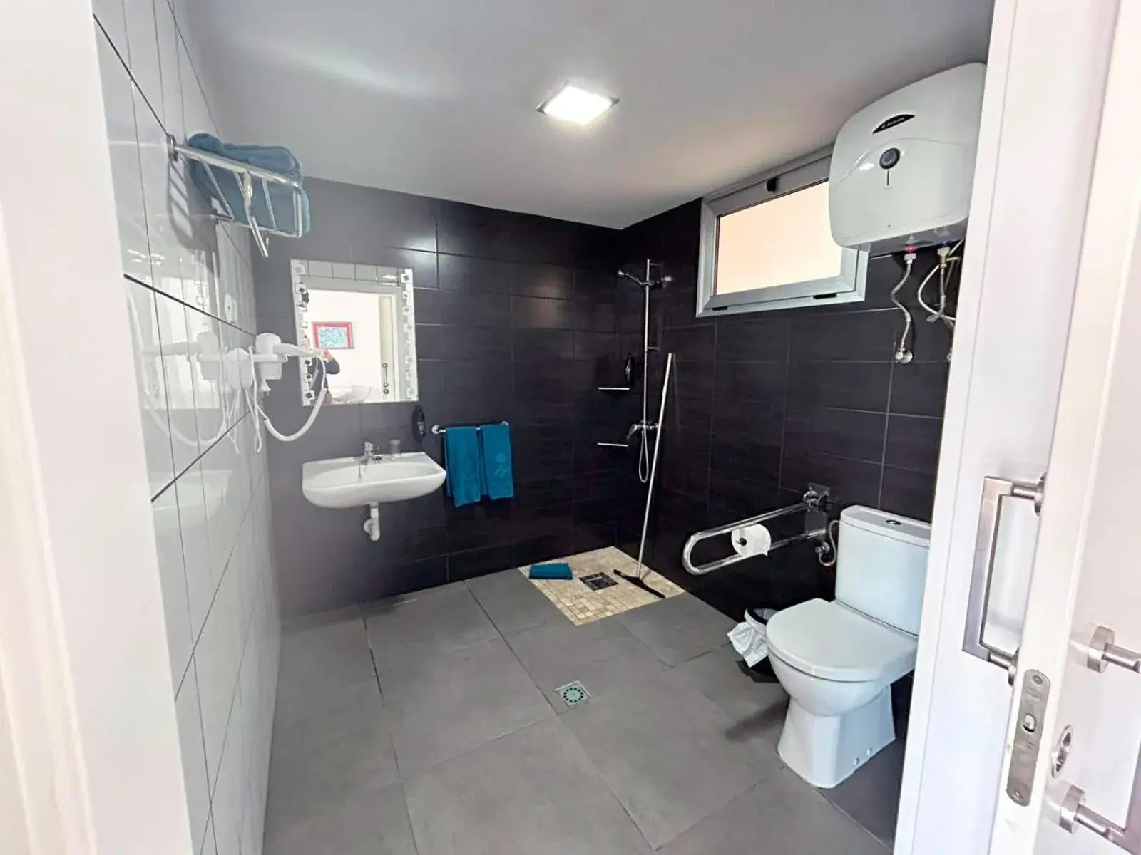 Bathroom in Servatur Castillo de Sol Bathroom in Servatur Castillo de Sol