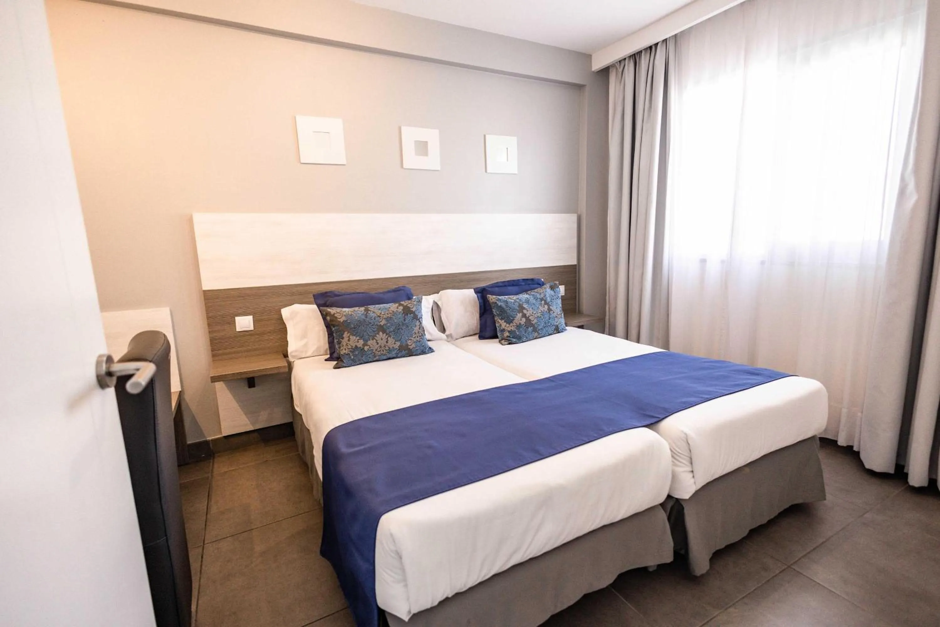 Photo of the whole room, Bed in Servatur Castillo de Sol