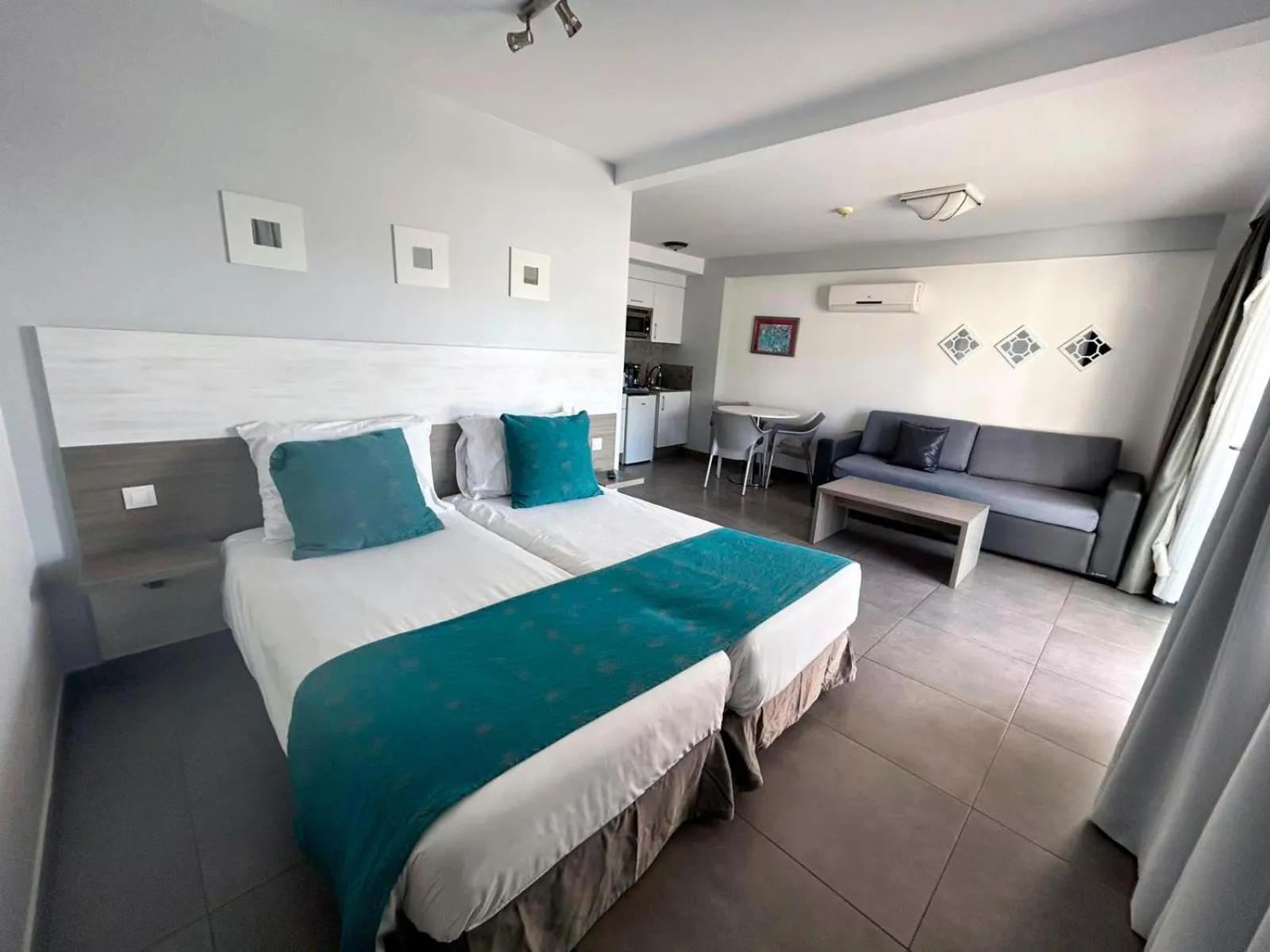 Photo of the whole room, Bed in Servatur Castillo de Sol