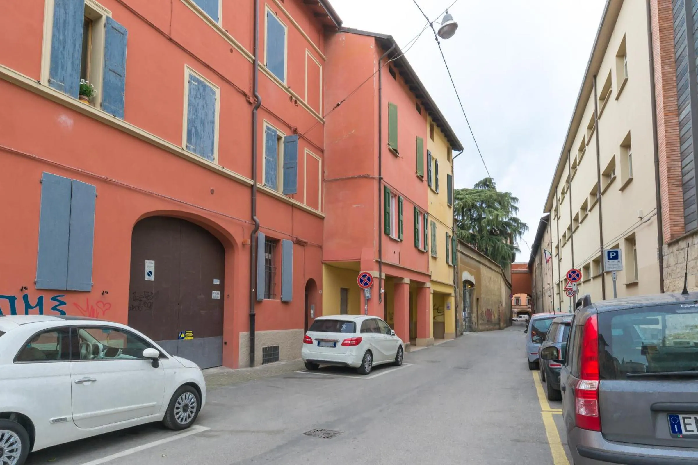Property building in HouSmart Vicolo Bolognetti