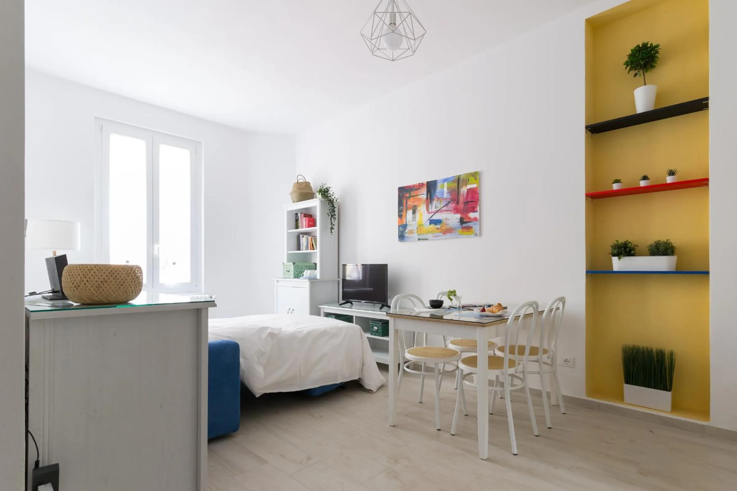 Living room, Bed in HouSmart Vicolo Bolognetti
