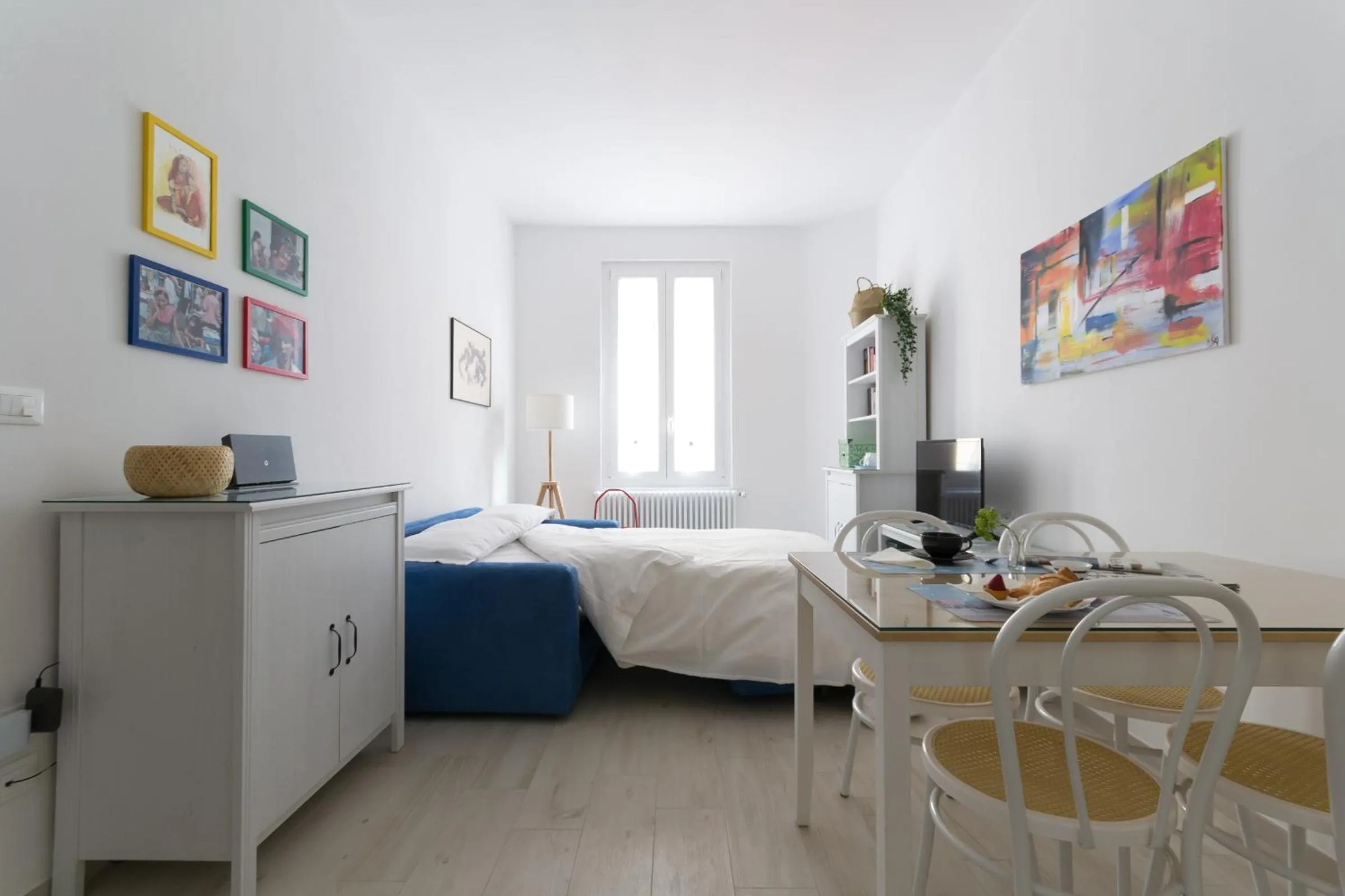 Living room, Bed in HouSmart Vicolo Bolognetti