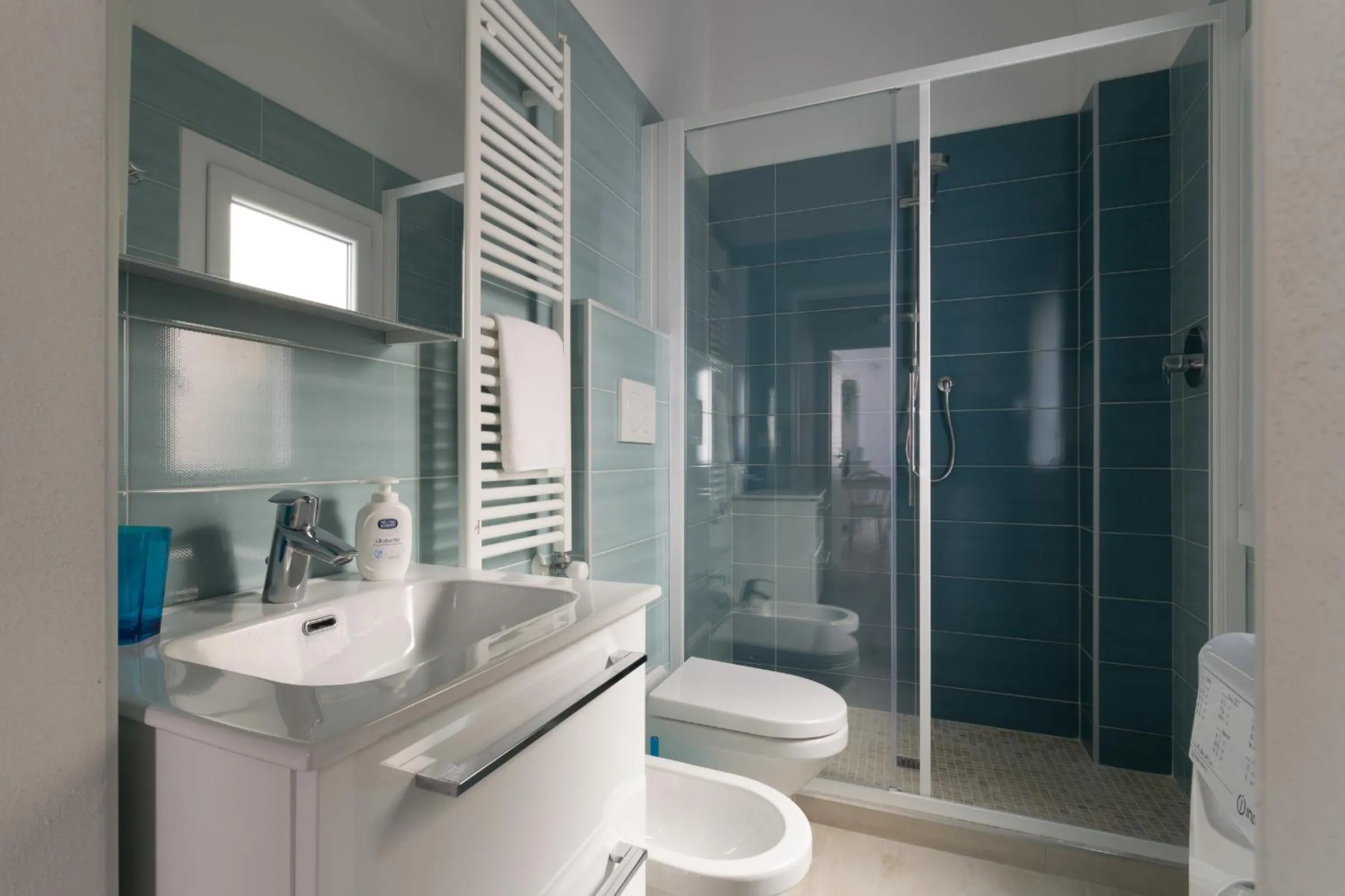 Shower in HouSmart Vicolo Bolognetti