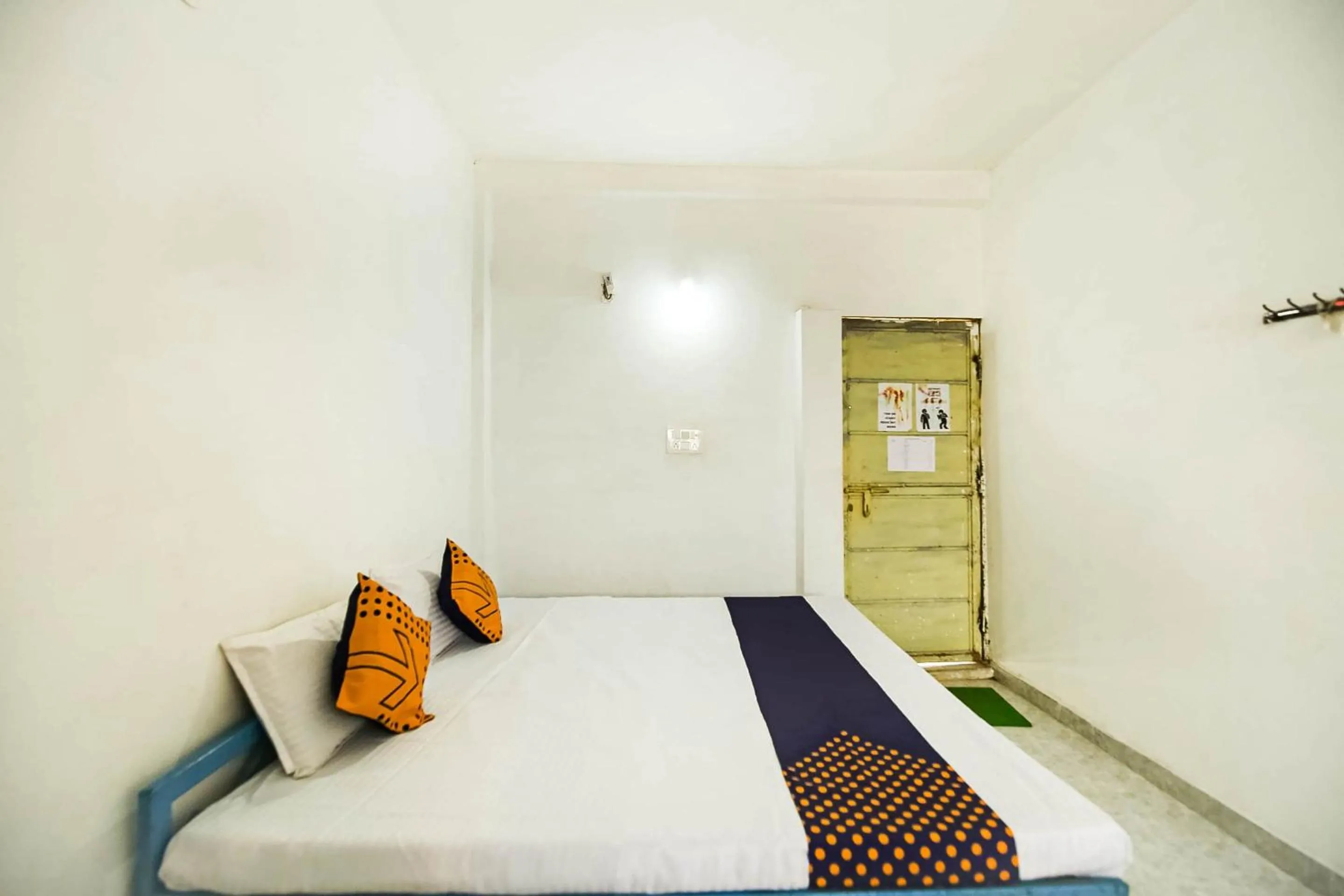 SPOT ON Krishna Market And Lodge