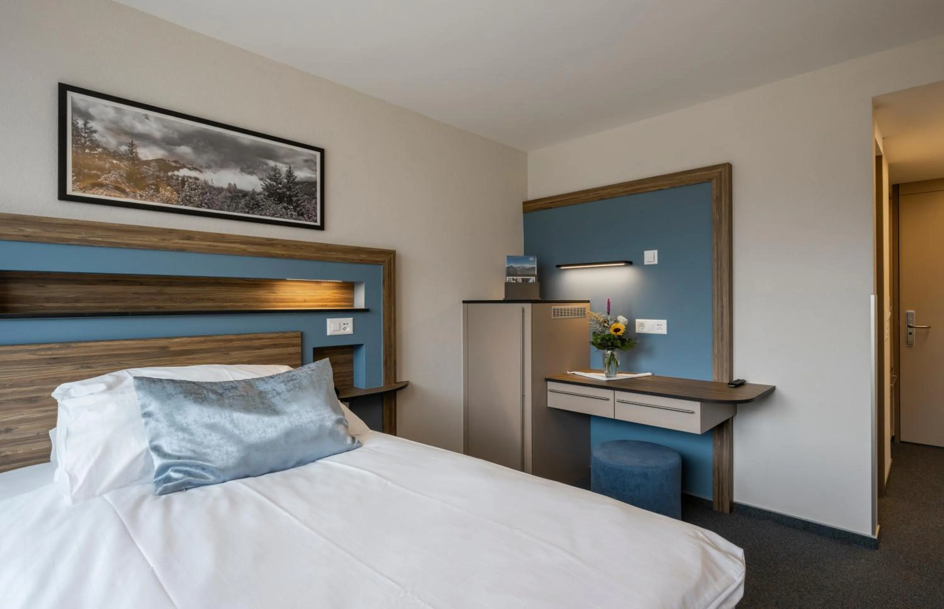 Bedroom, Bed in Hotel Metropole Interlaken