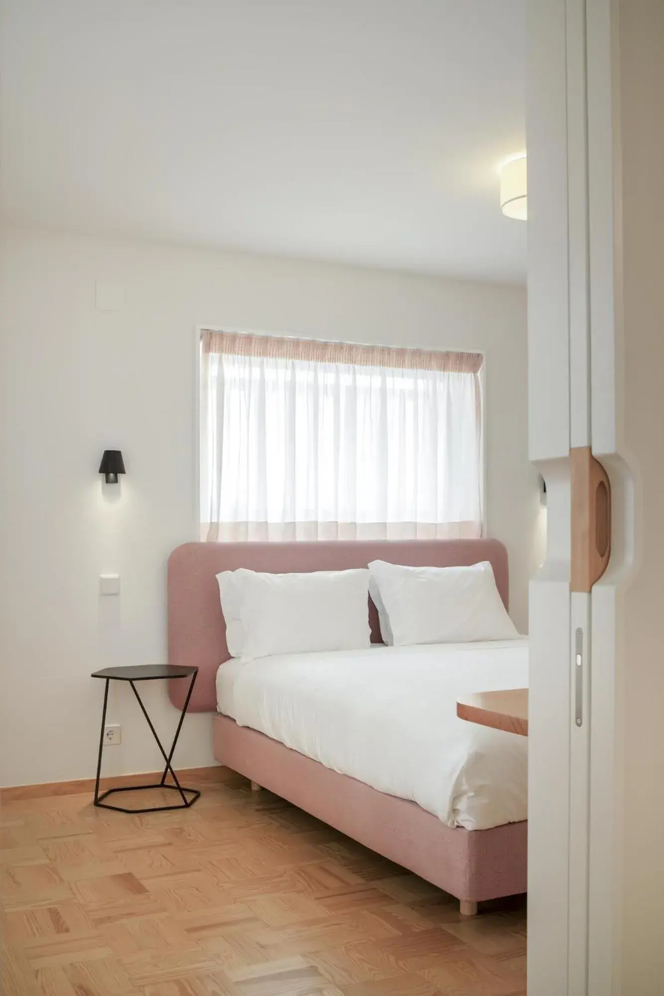Bedroom, Bed in Lisbon Serviced Apartments - Principe Real Bedroom, Bed in Lisbon Serviced Apartments - Principe Real