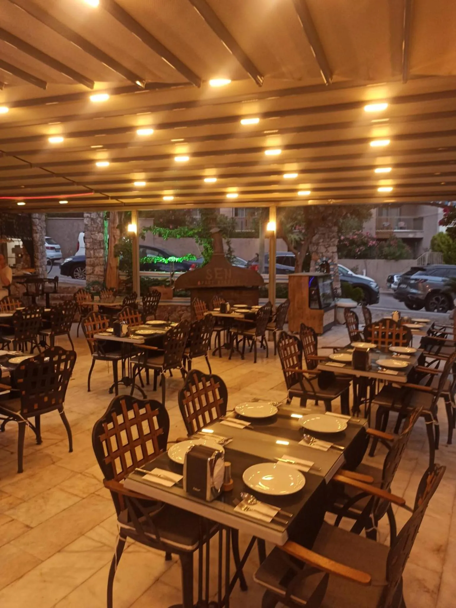 Restaurant/places to eat in Sen Apart