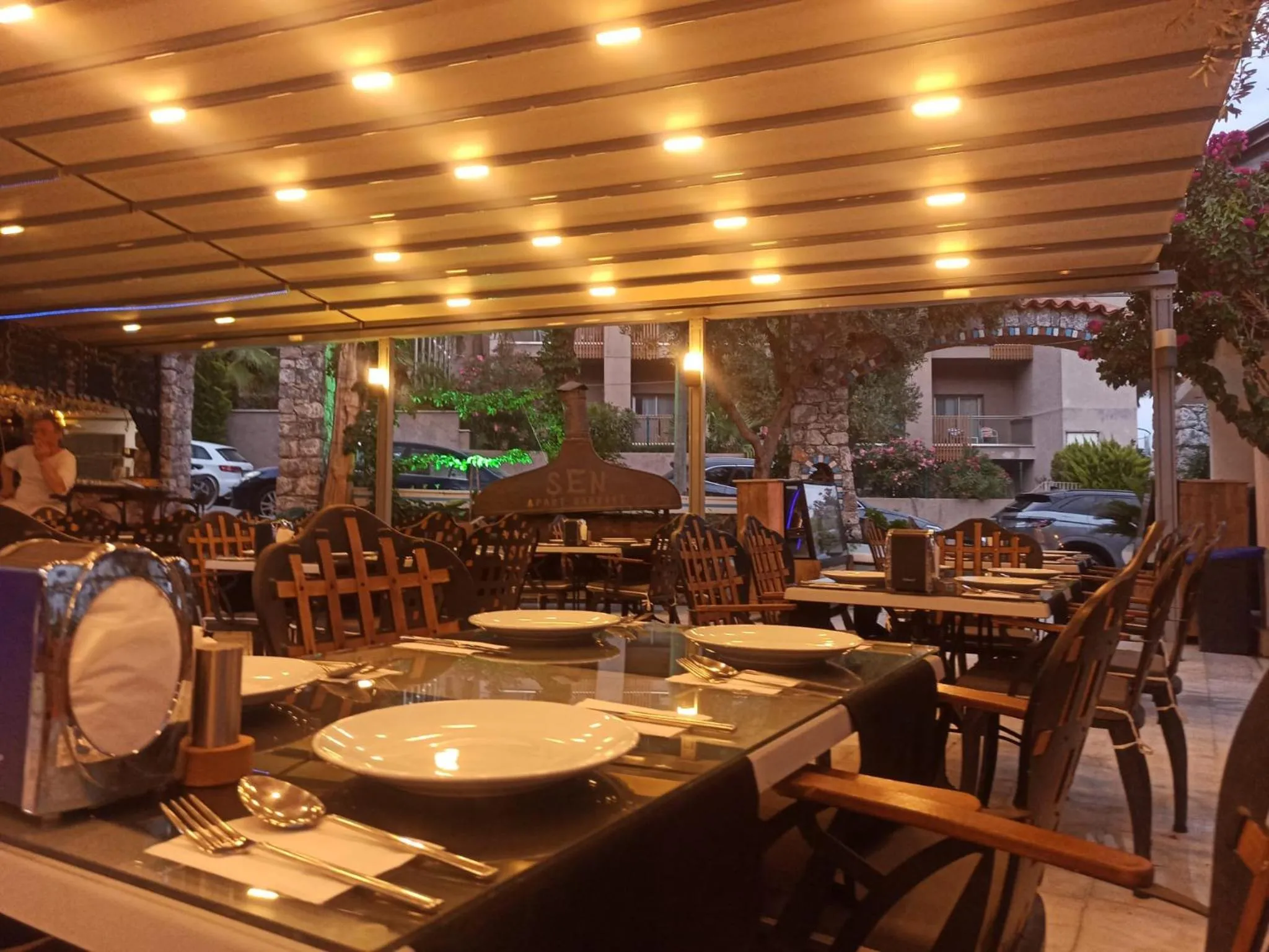 Restaurant/places to eat in Sen Apart