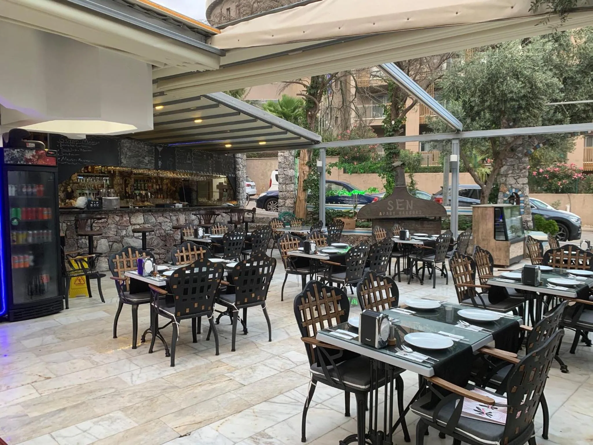 Restaurant/places to eat in Sen Apart