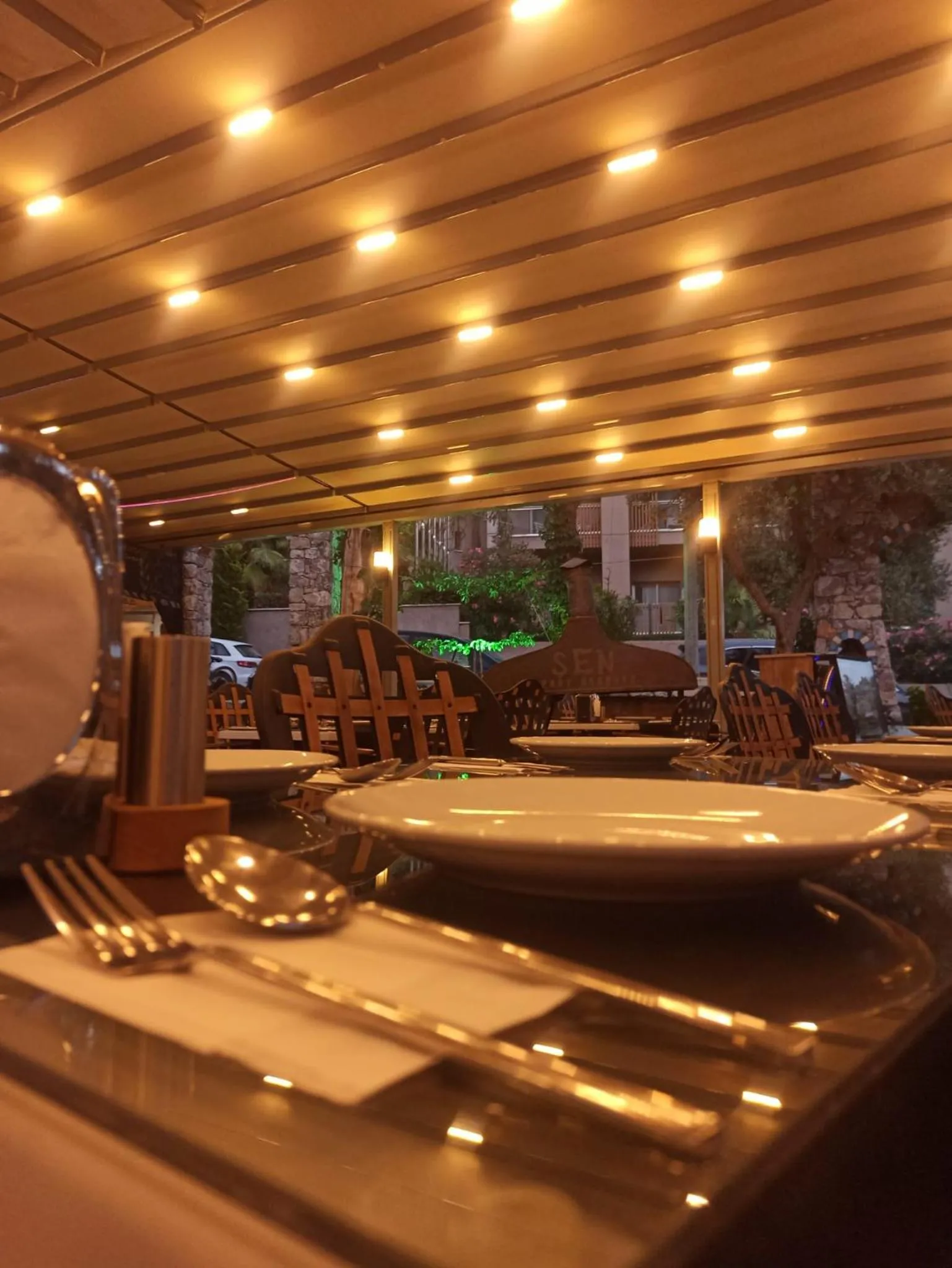 Restaurant/places to eat in Sen Apart