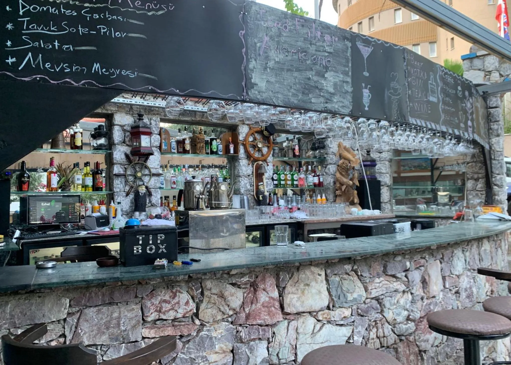 Restaurant/places to eat in Sen Apart