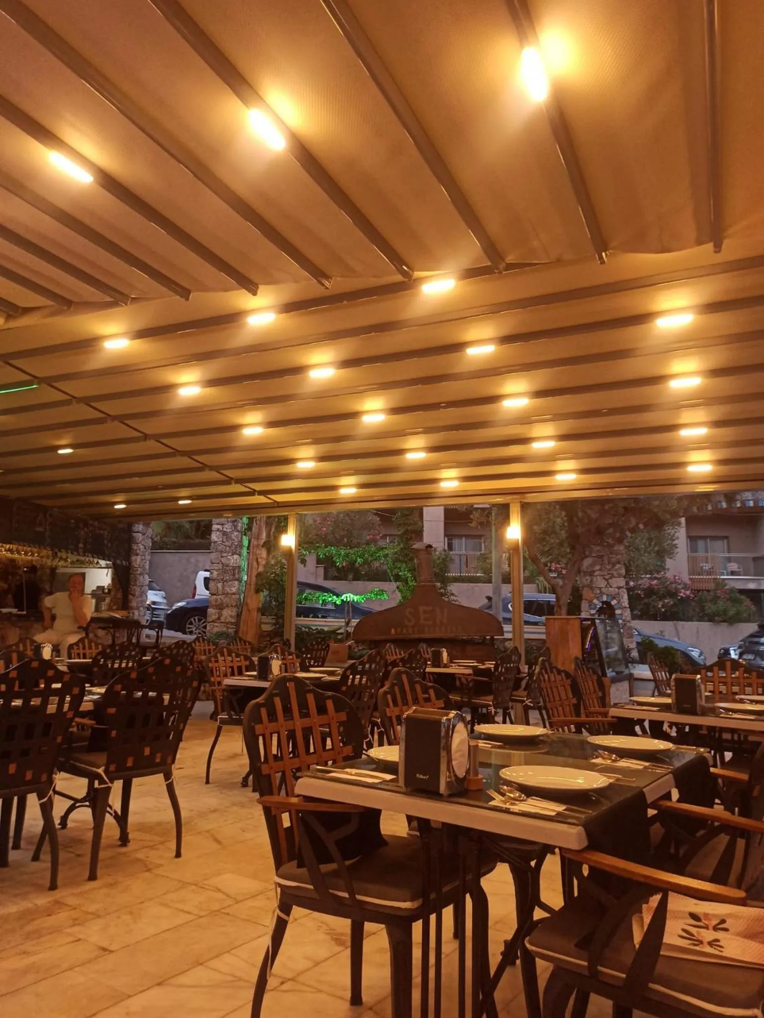 Restaurant/places to eat in Sen Apart