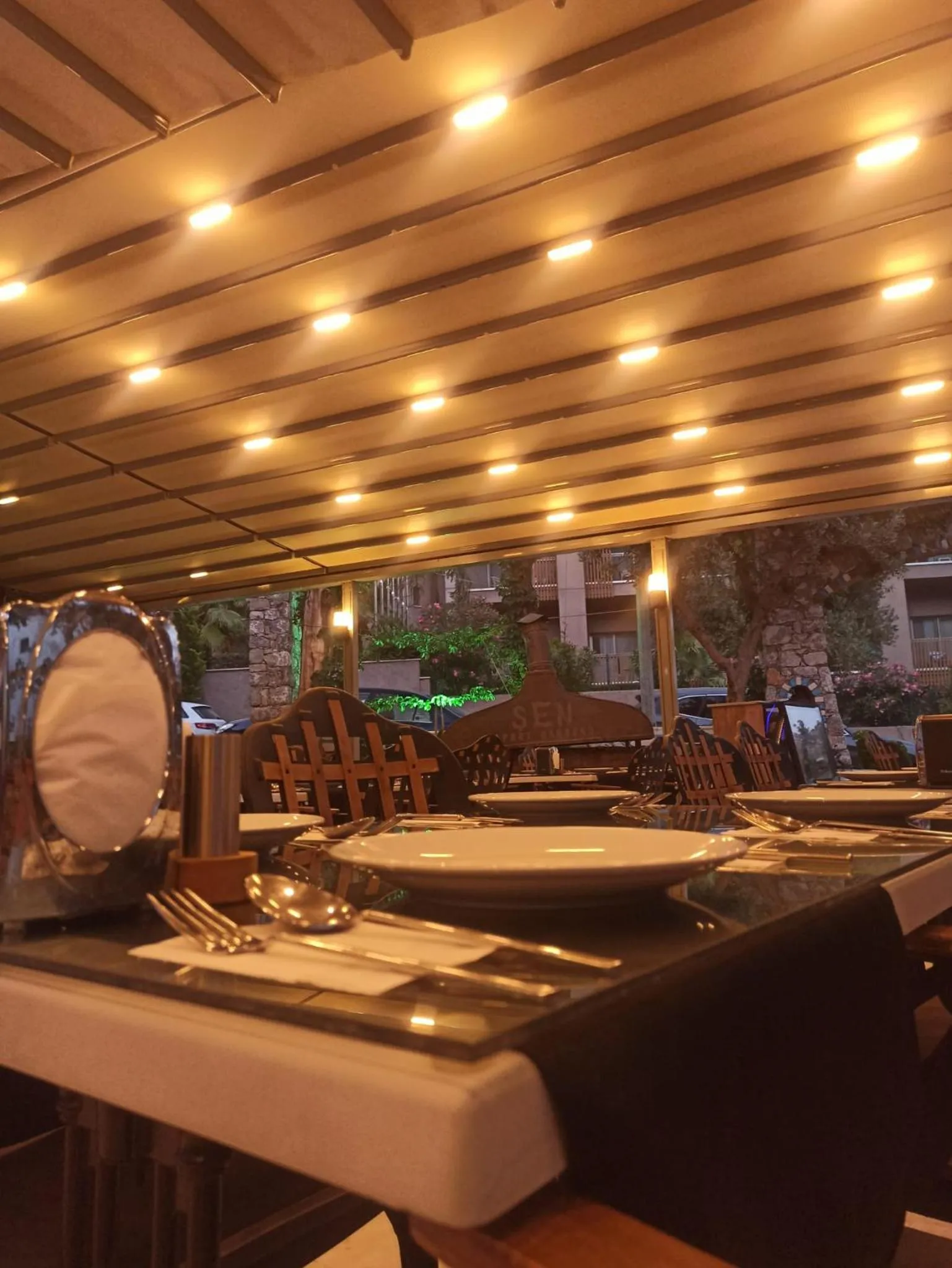 Restaurant/places to eat in Sen Apart