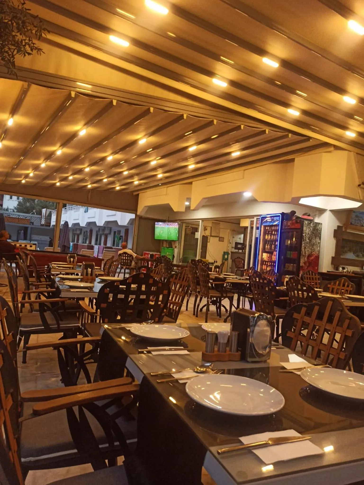 Restaurant/places to eat in Sen Apart