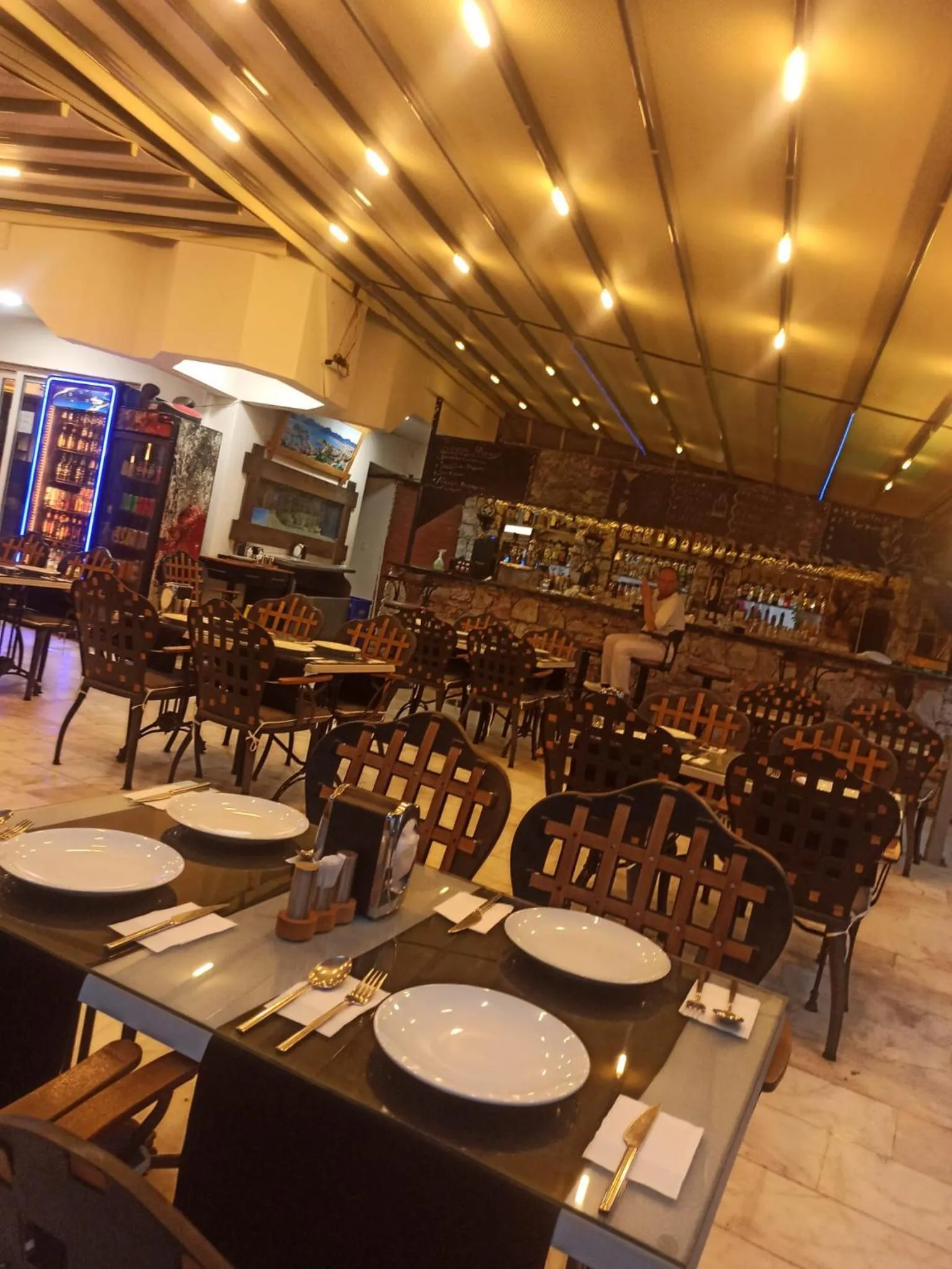 Restaurant/places to eat in Sen Apart