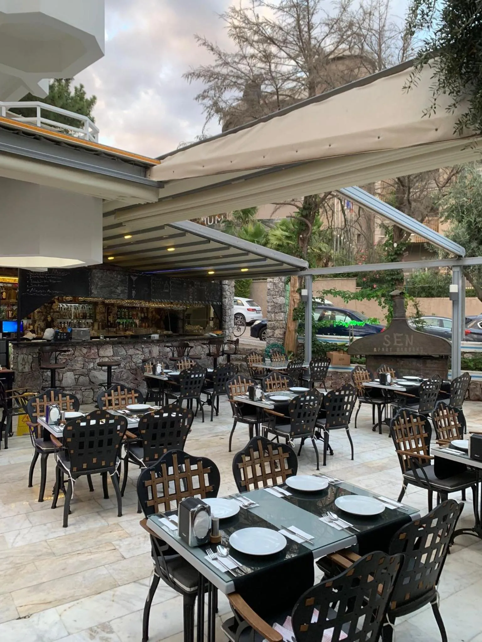 Restaurant/places to eat in Sen Apart