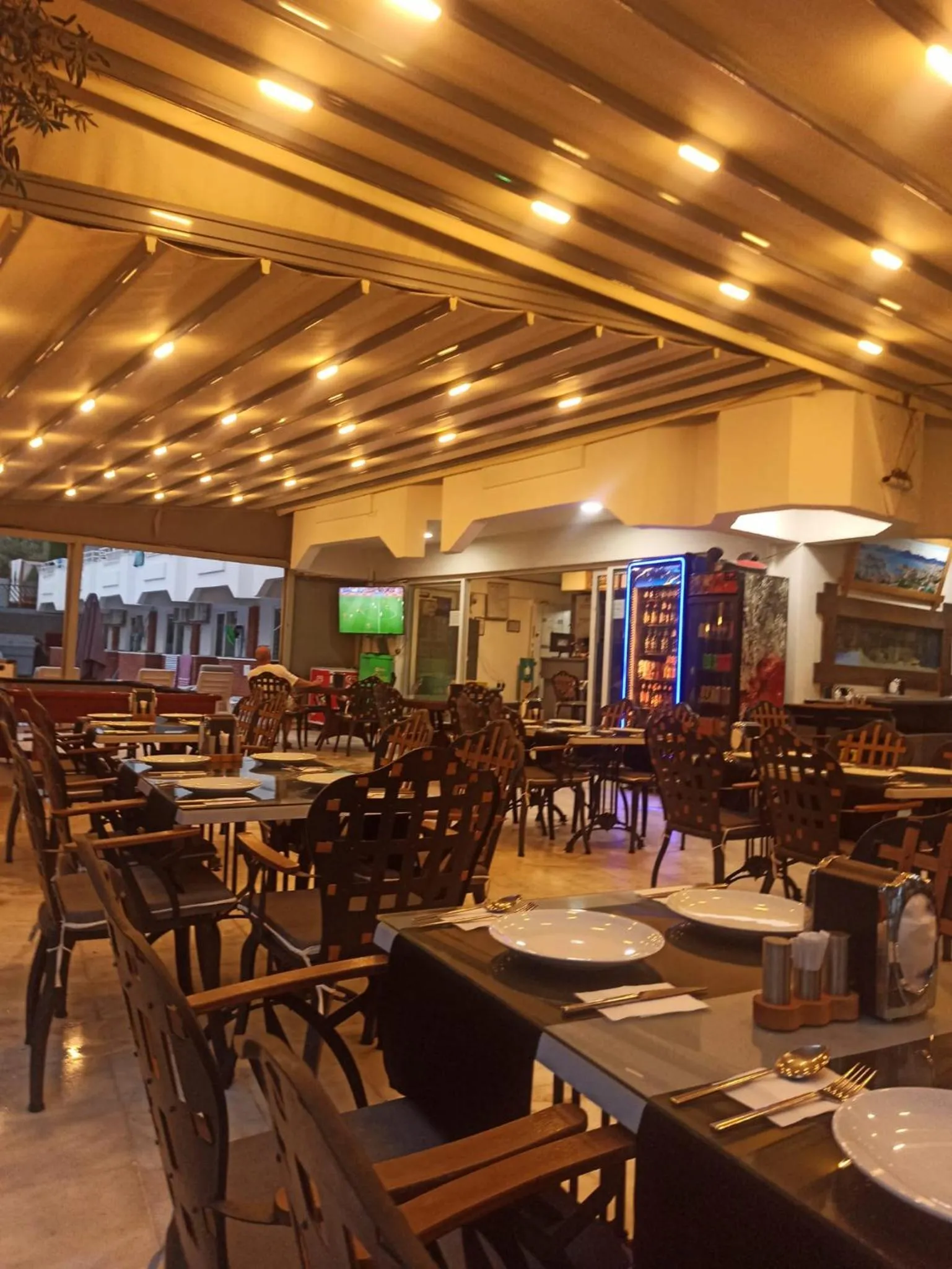 Restaurant/places to eat in Sen Apart