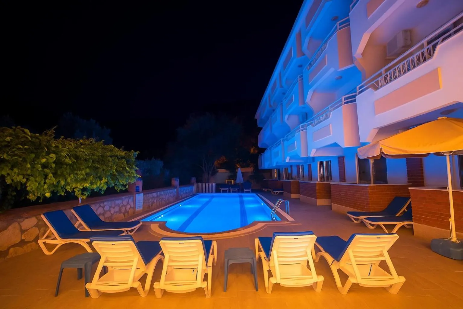 Pool view in Sen Apart