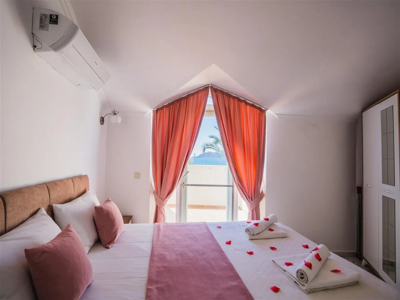 Bed in Sunset Beach Resort Aqua Lettings