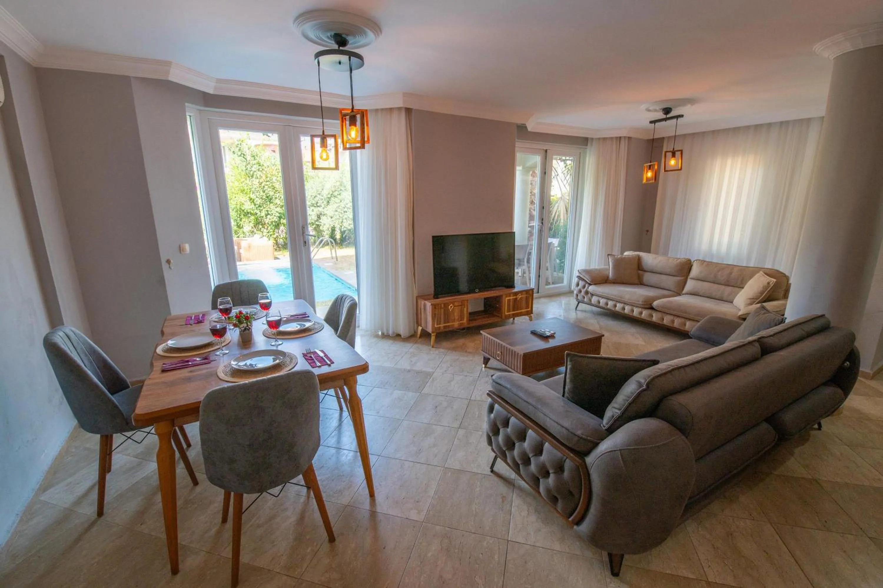 Communal lounge/ TV room in Sunset Beach Resort Aqua Lettings