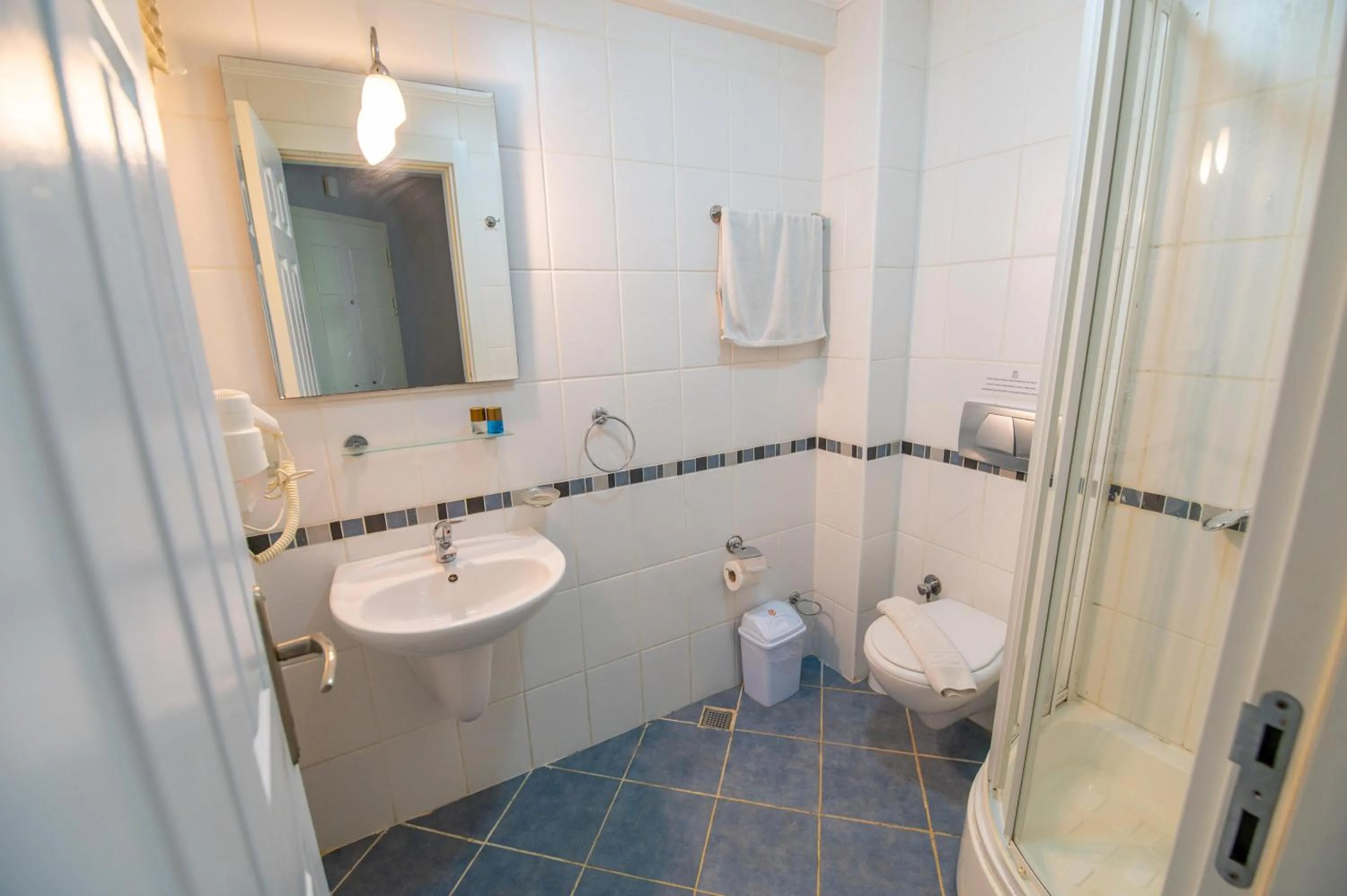 Shower in Sunset Beach Resort Aqua Lettings