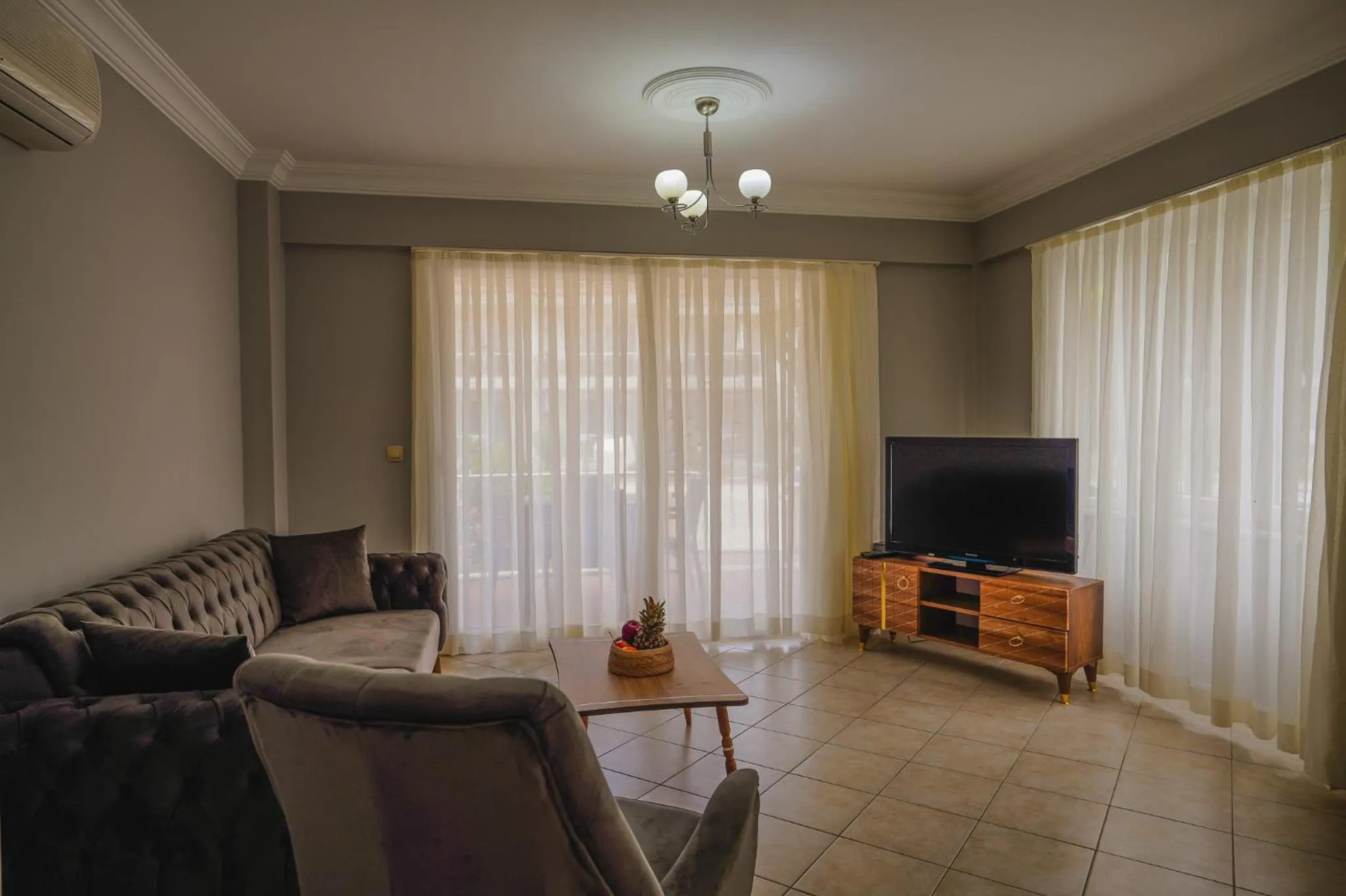 Communal lounge/ TV room in Sunset Beach Resort Aqua Lettings