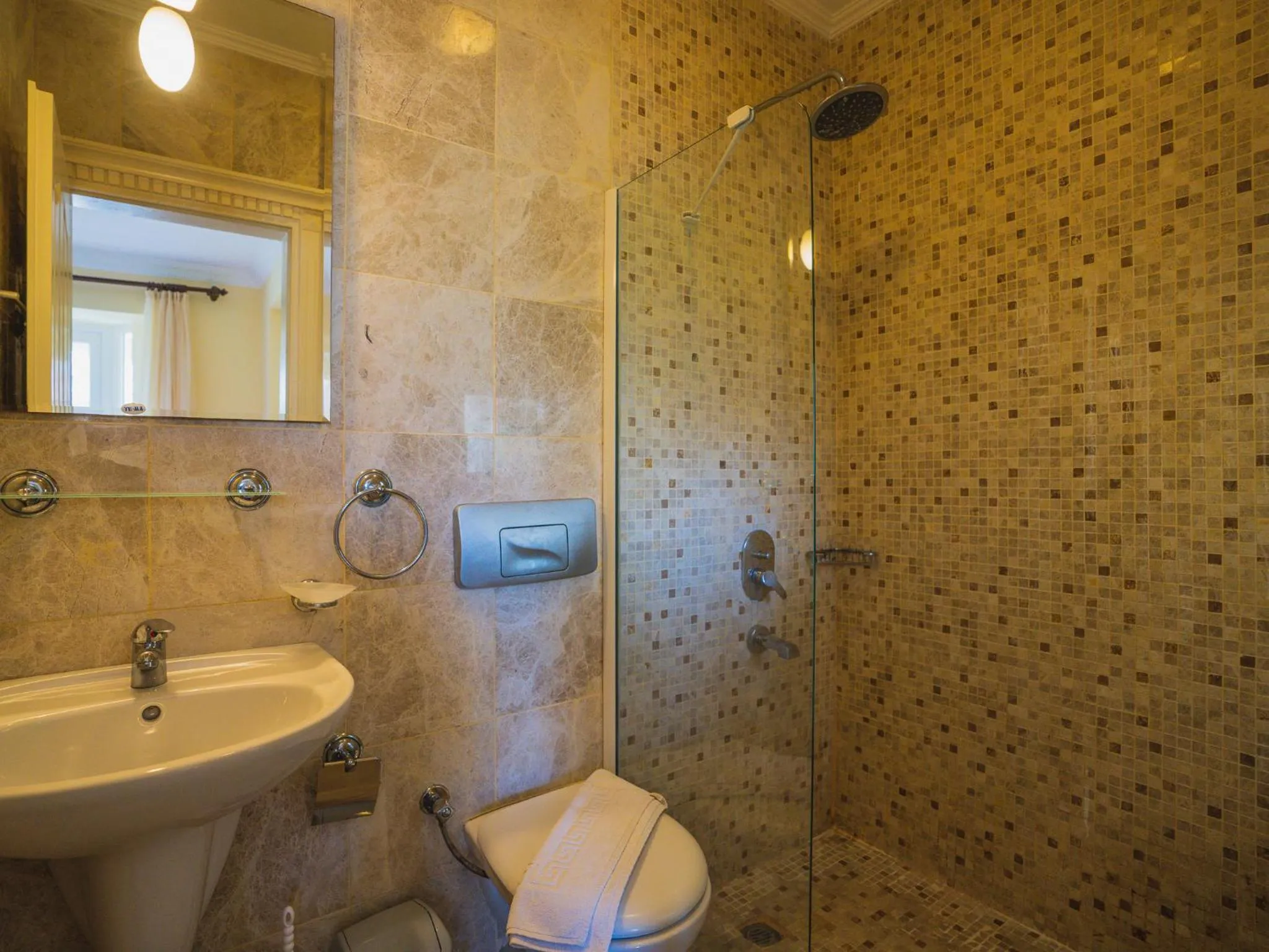 Shower in Sunset Beach Resort Aqua Lettings