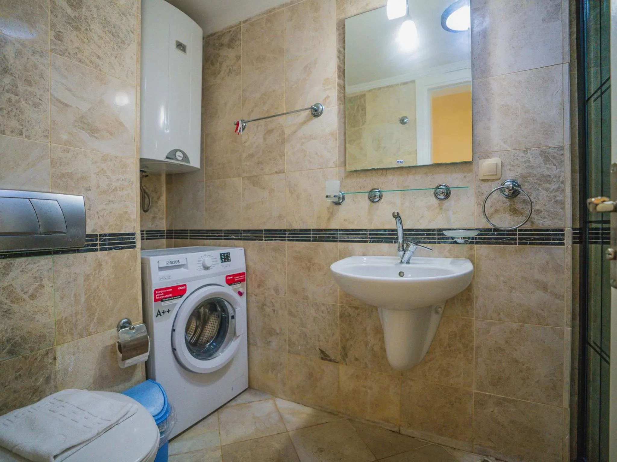 Shower in Sunset Beach Resort Aqua Lettings