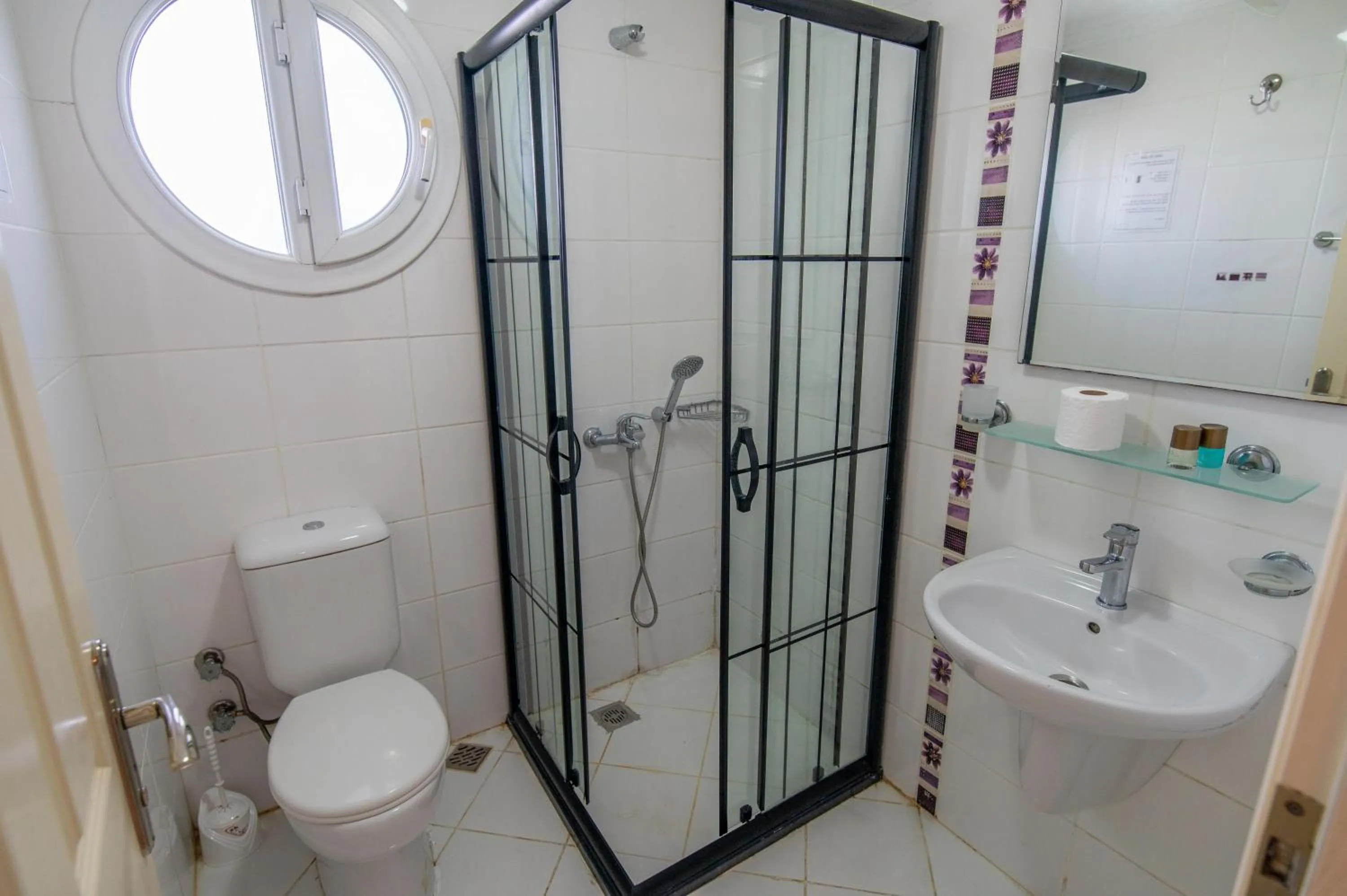 Shower in Sunset Beach Resort Aqua Lettings