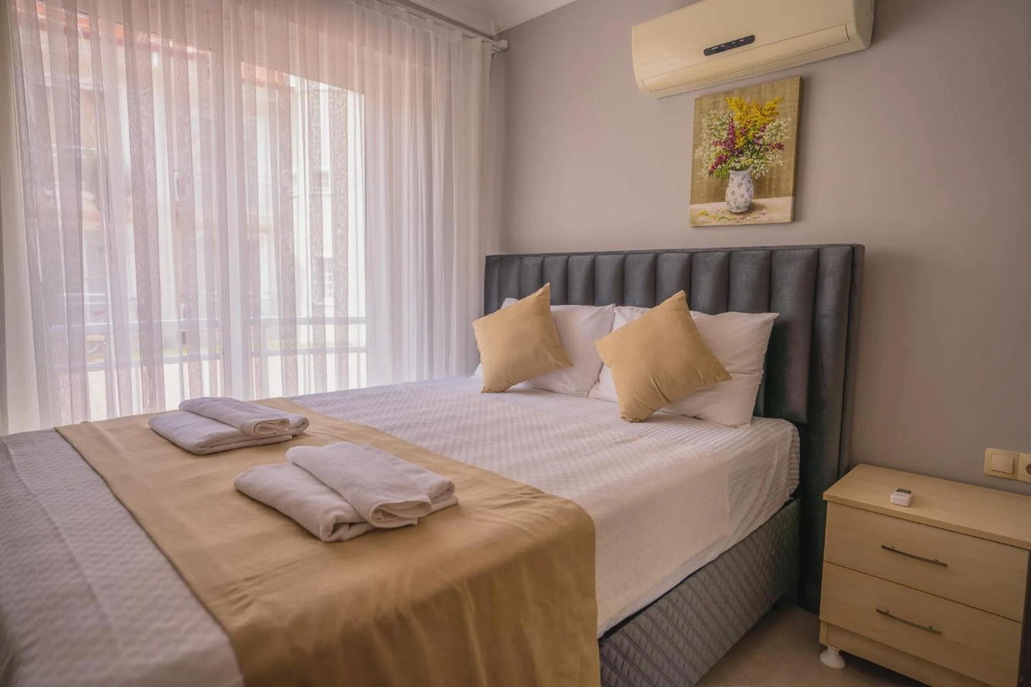 Bedroom, Bed in Sunset Beach Resort Aqua Lettings