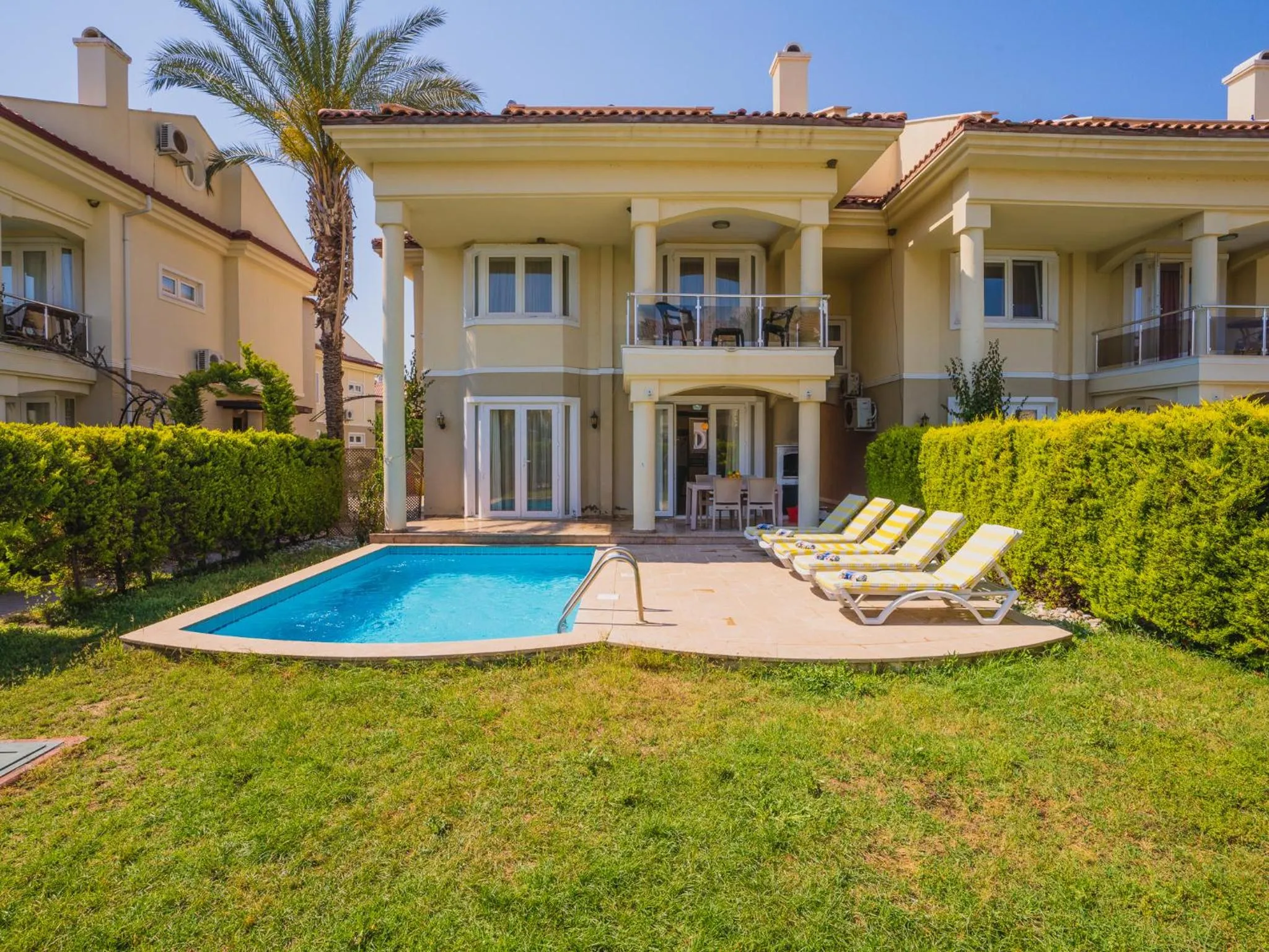 Pool view in Sunset Beach Resort Aqua Lettings