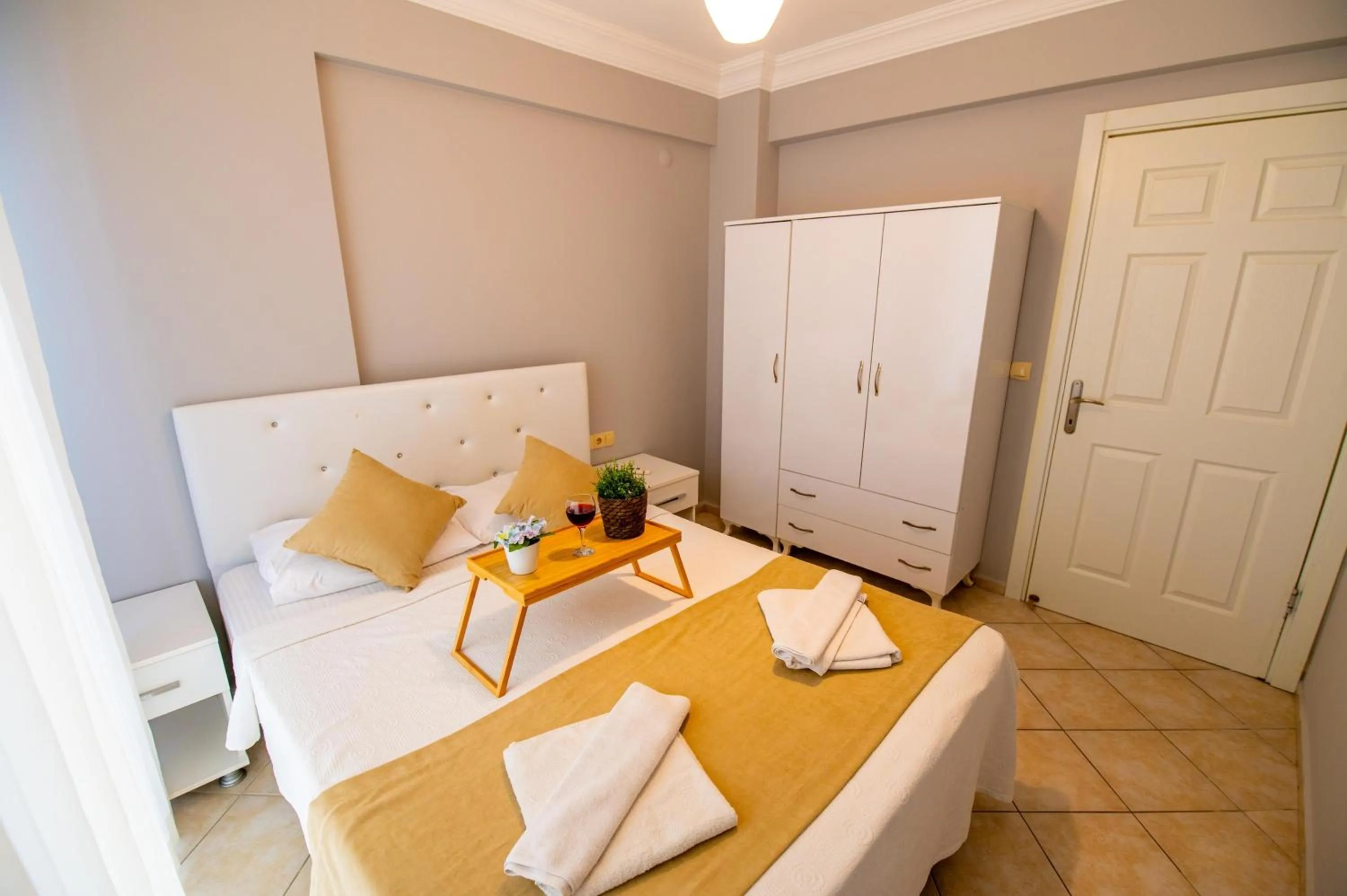 Bedroom, Bed in Sunset Beach Resort Aqua Lettings