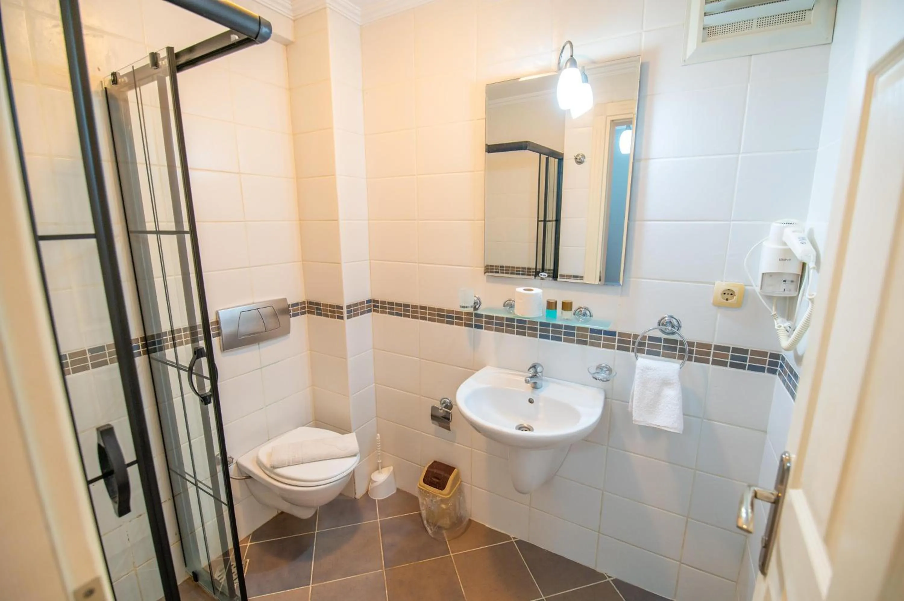 Toilet in Sunset Beach Resort Aqua Lettings