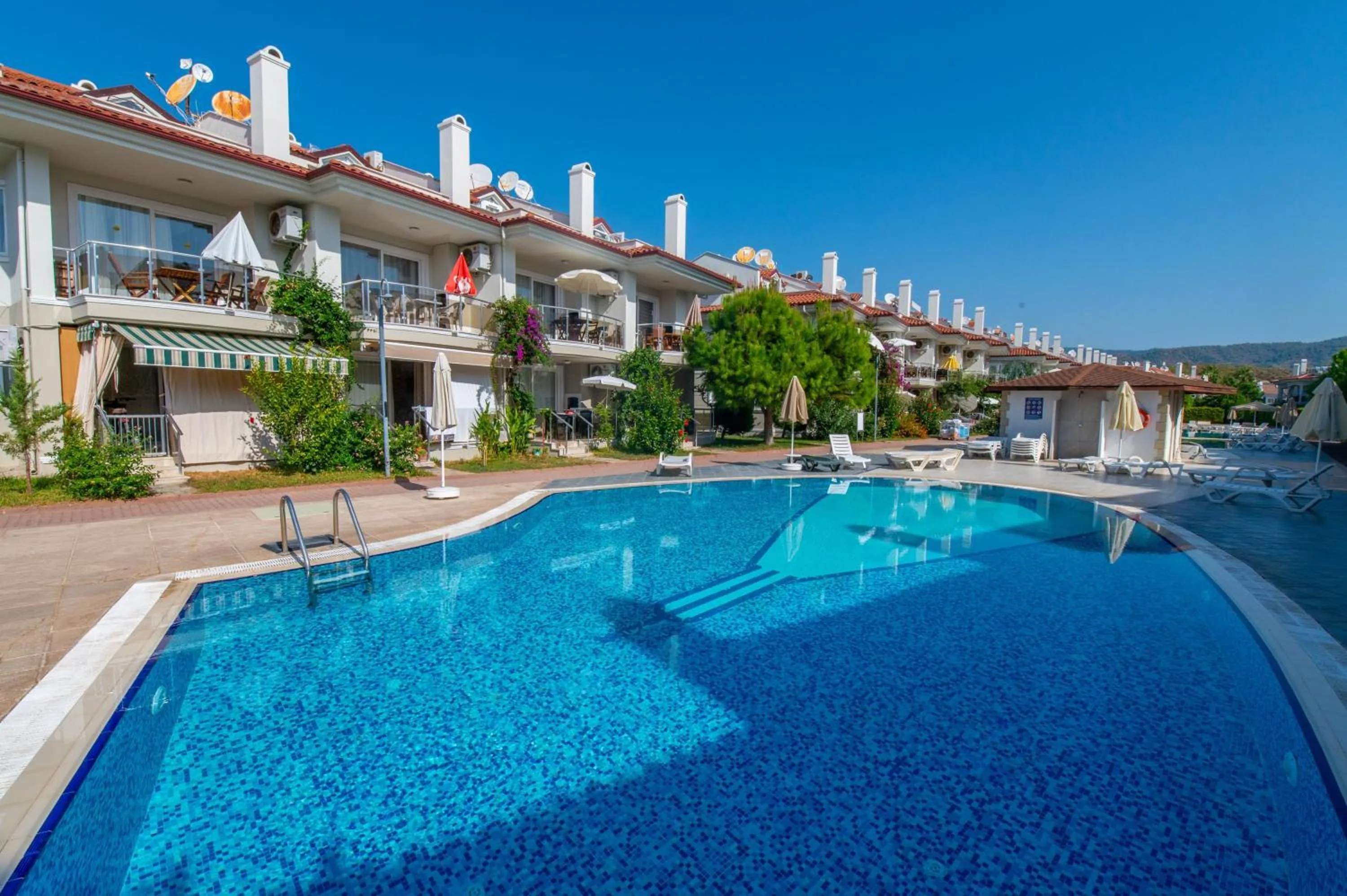 Pool view in Sunset Beach Resort Aqua Lettings