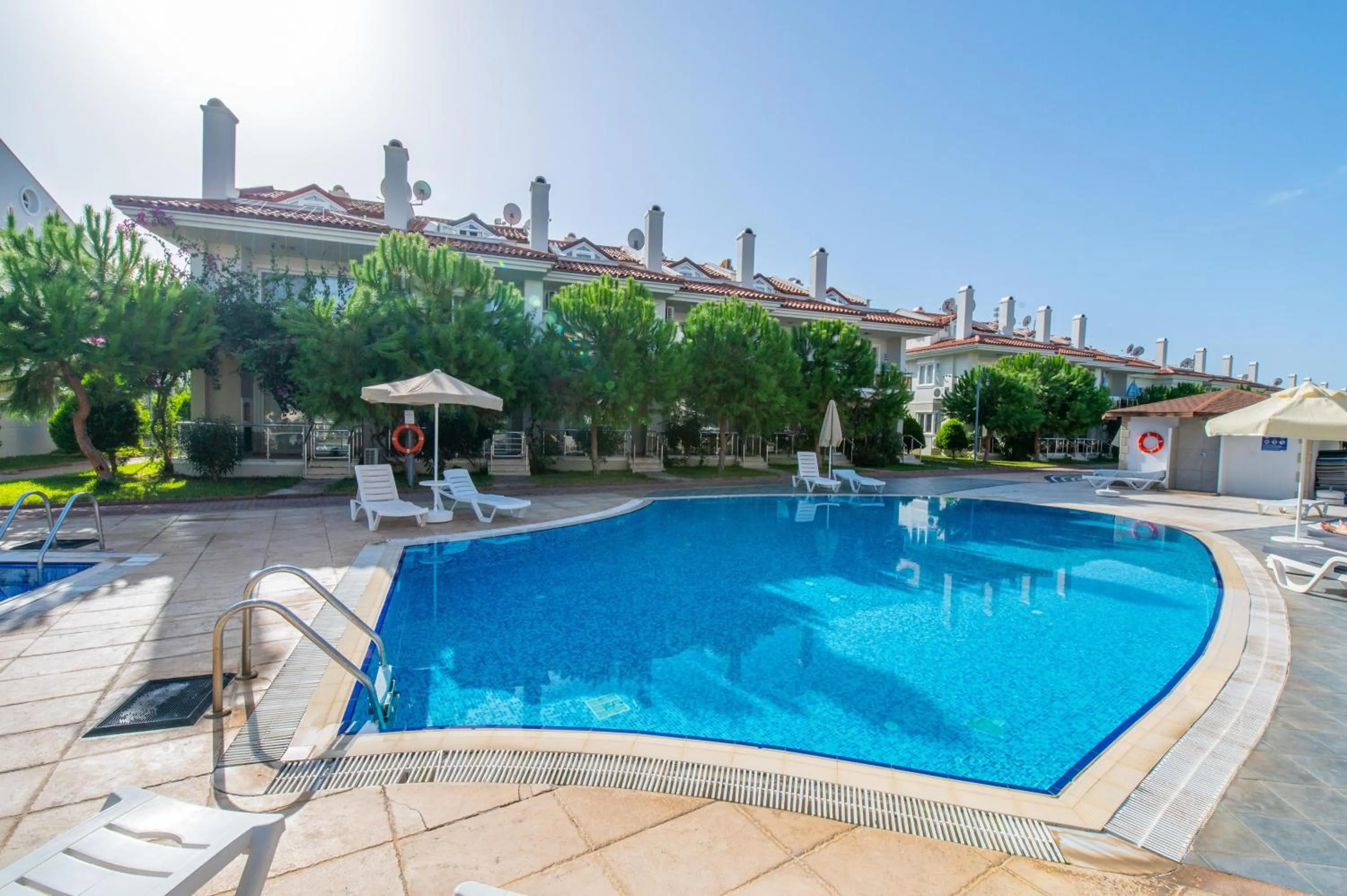 Property building in Sunset Beach Resort Aqua Lettings